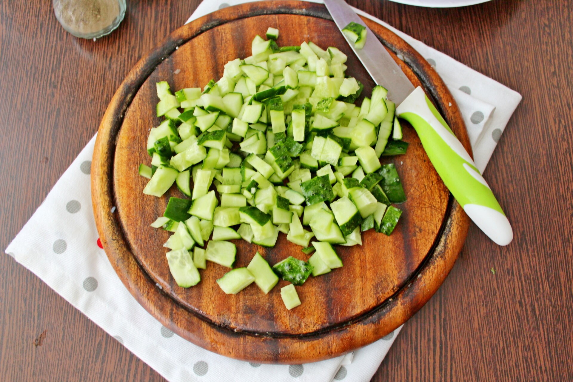Шаг 2 приготовления Окрошка с курицей на ряженке