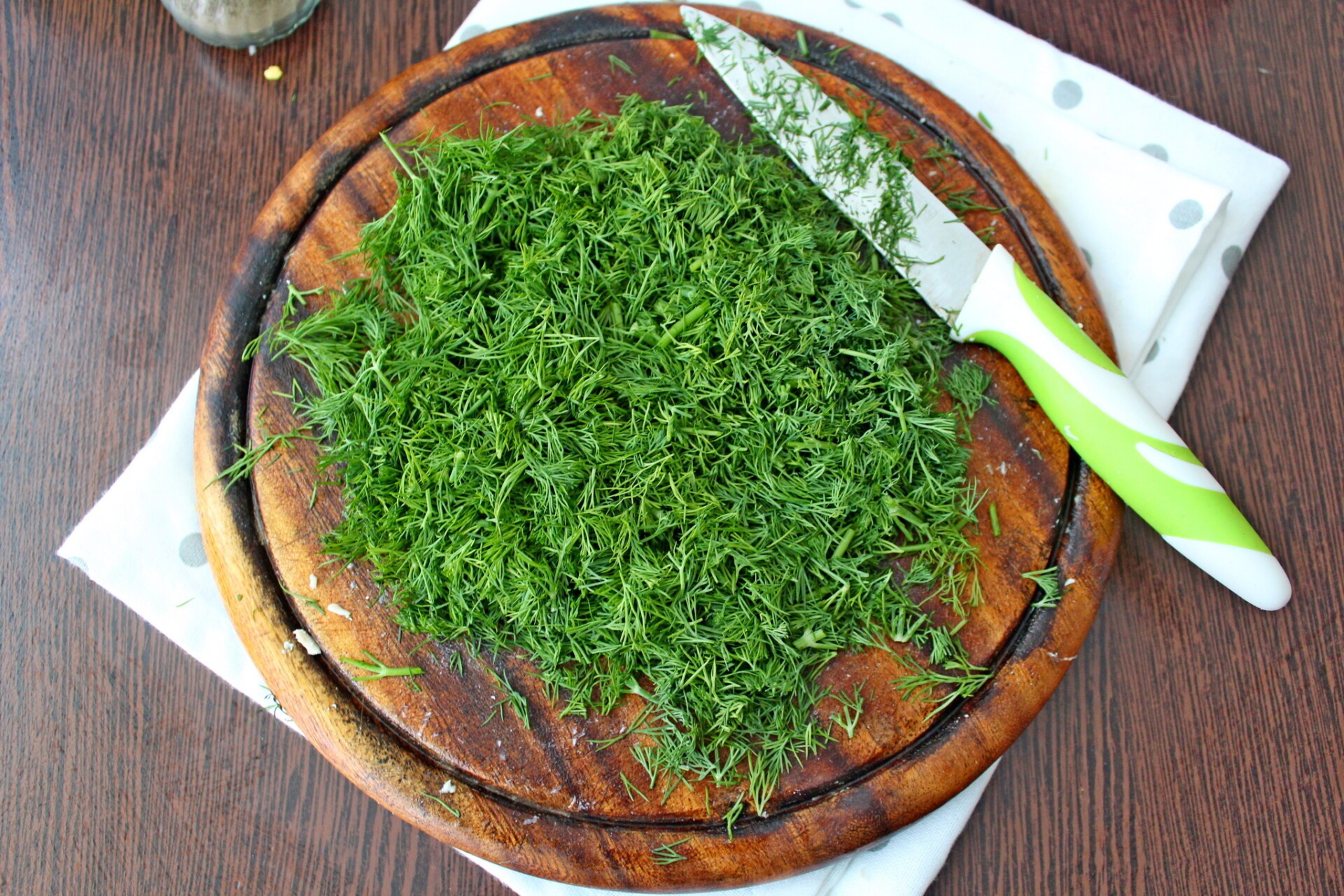 Шаг 7 приготовления Окрошка с курицей на ряженке