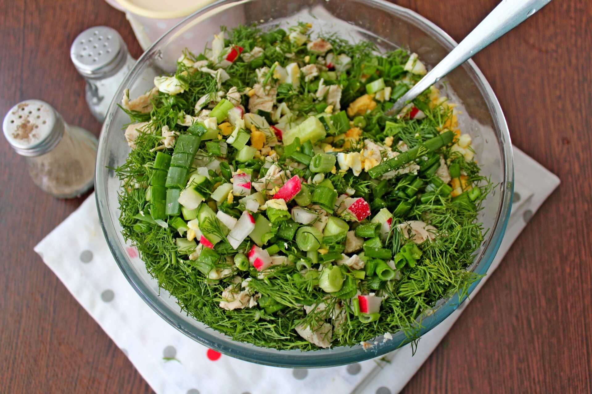 Шаг 8 приготовления Окрошка с курицей на ряженке
