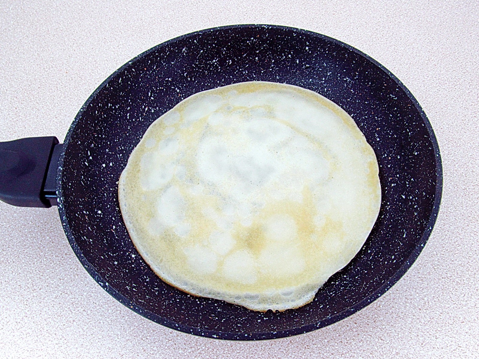 Шаг 7 приготовления Блинчики с картошкой и зеленым луком