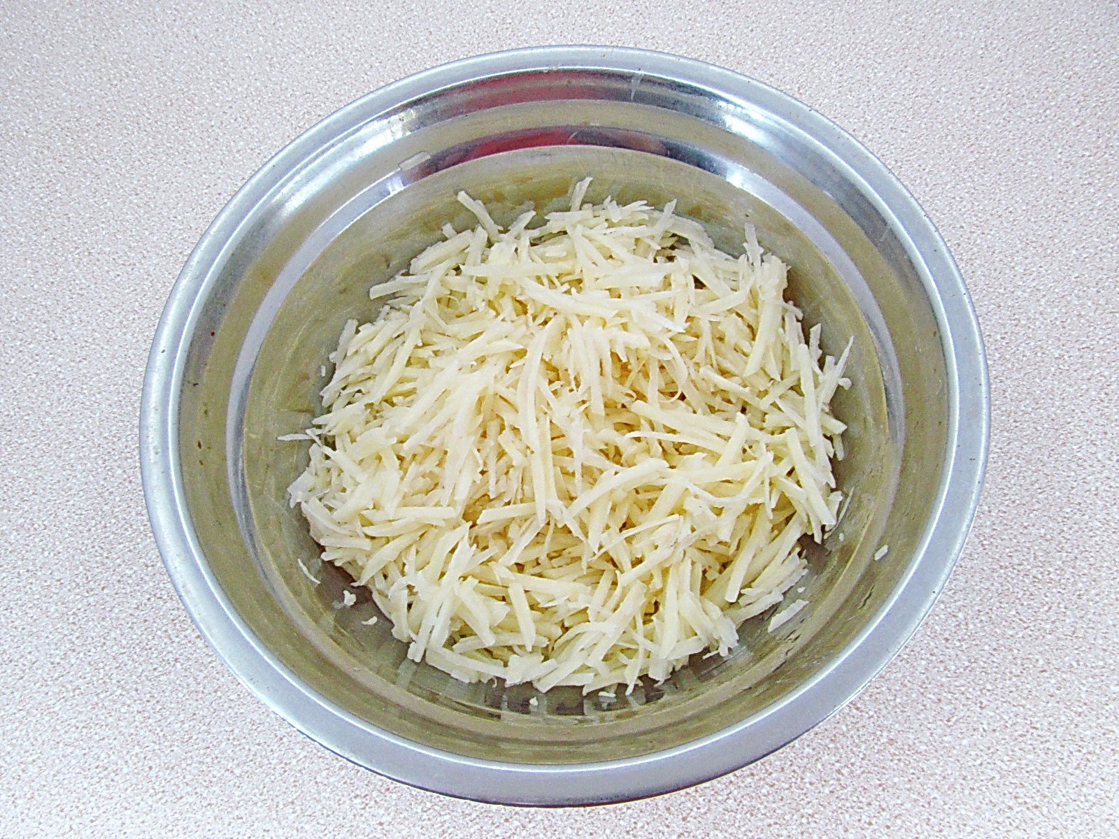 Шаг 11 приготовления Овощной салат-торт с жареными кабачками