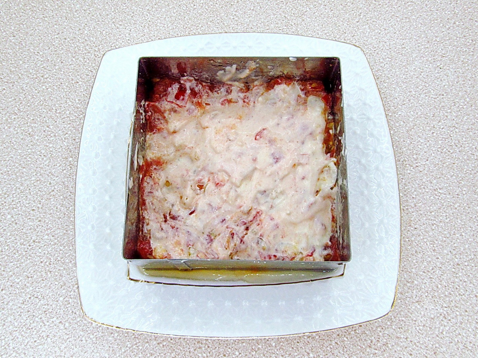 Шаг 21 приготовления Овощной салат-торт с жареными кабачками