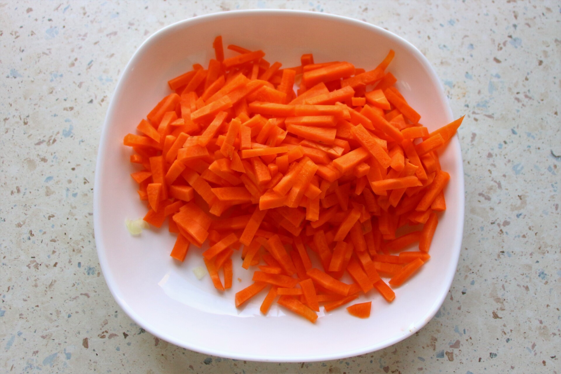 Шаг 3 приготовления Быстрый плов с курицей в кастрюле