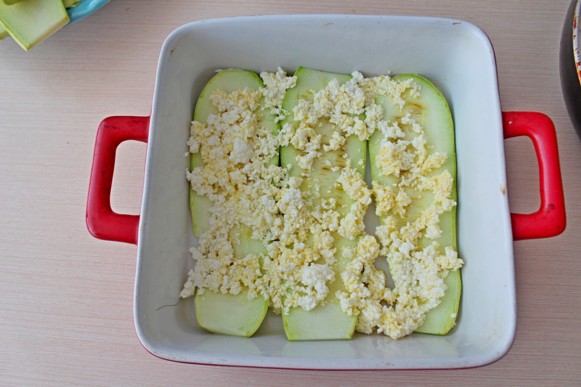 Шаг 11 приготовления Низкокалорийная лазанья из кабачков с курицей