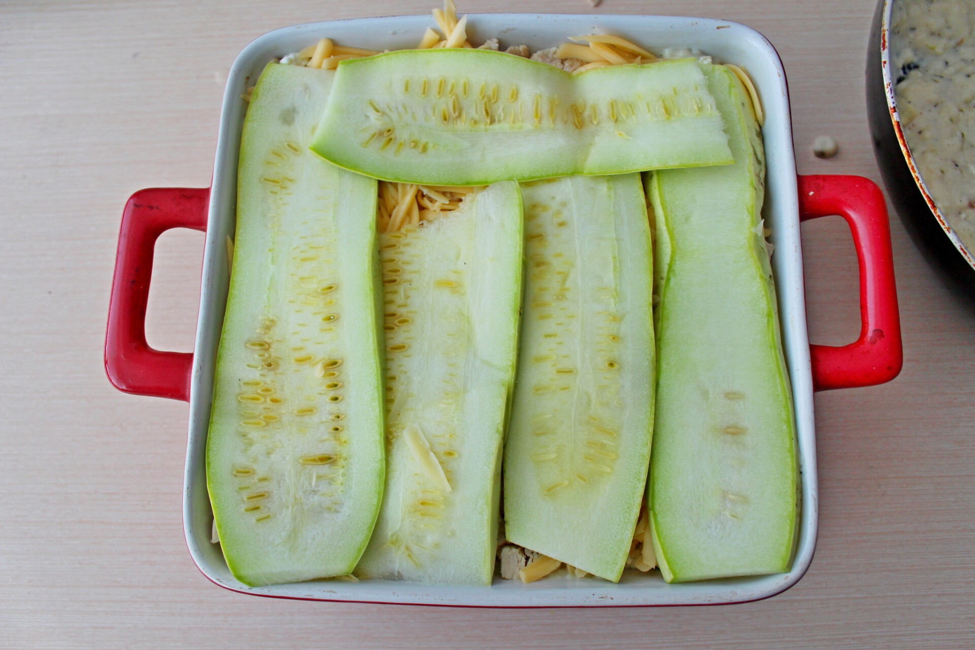 Шаг 15 приготовления Низкокалорийная лазанья из кабачков с курицей