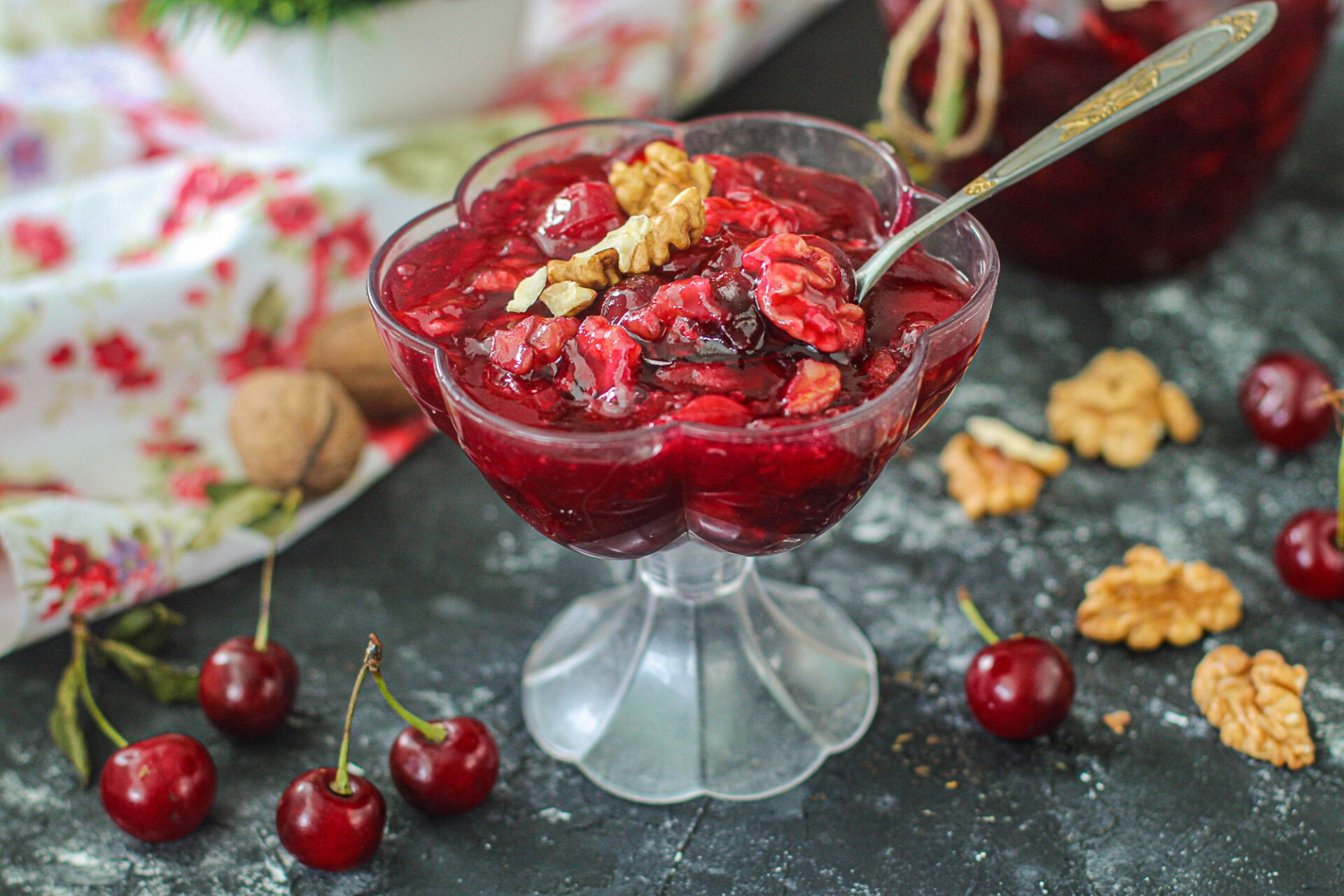 Шаг 7 приготовления Варенье из вишни с грецкими орехами