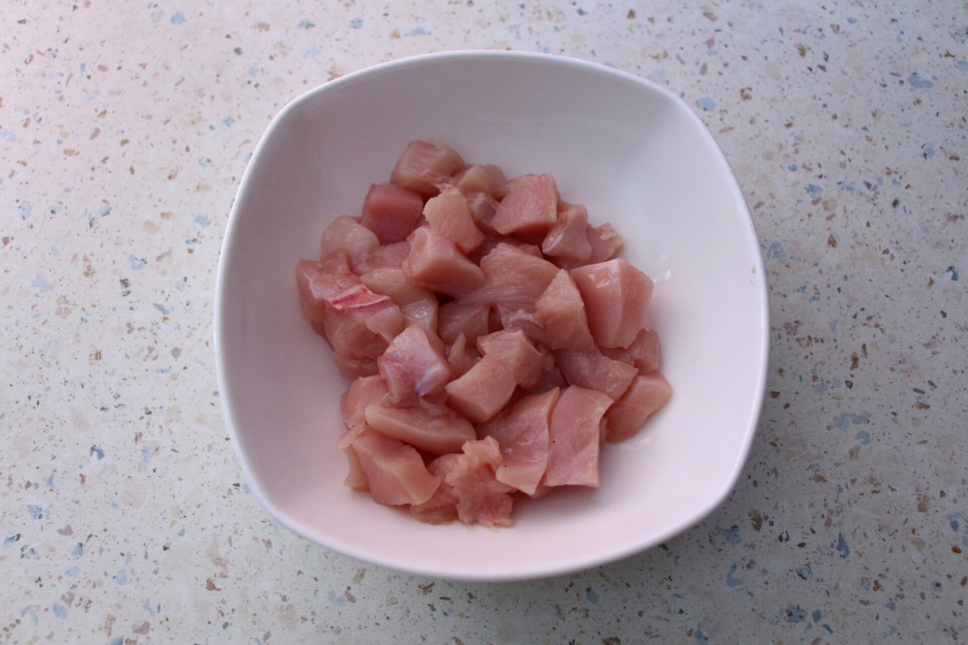 Шаг 1 приготовления Паста с курицей, кабачками и соусом Песто
