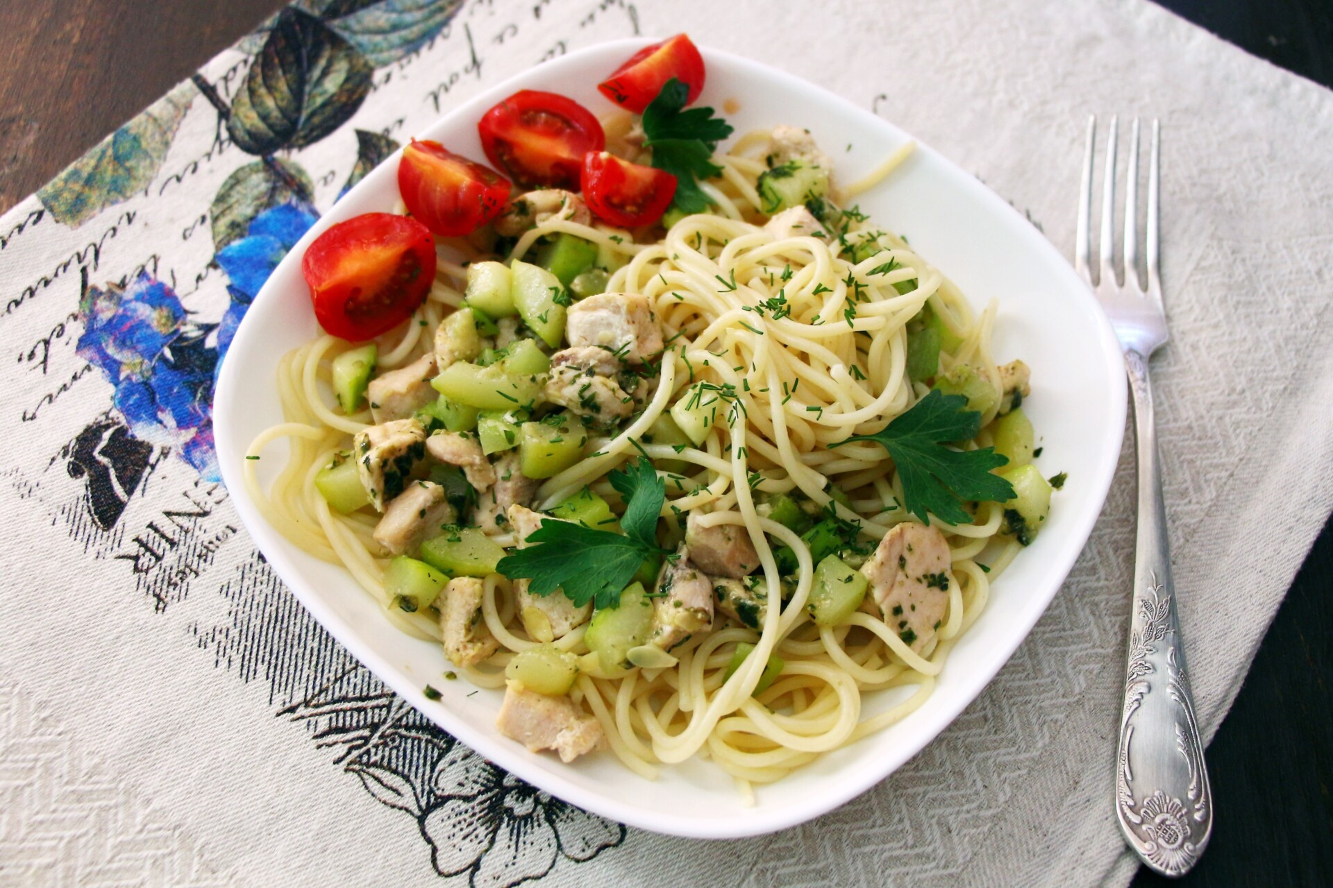 Шаг 6 приготовления Паста с курицей, кабачками и соусом Песто