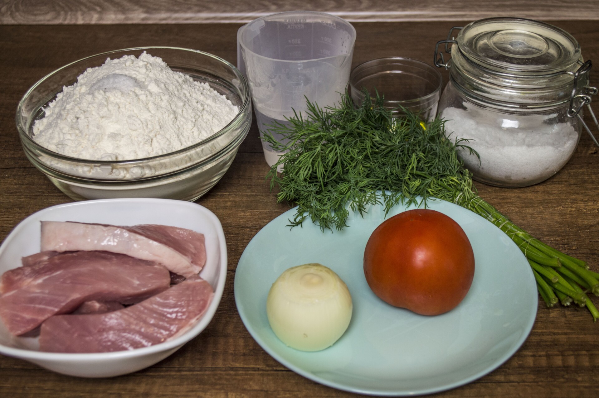 Ингредиенты Янтык с мясом и помидорами Фото ингредиенты Янтык с мясом и помидорами