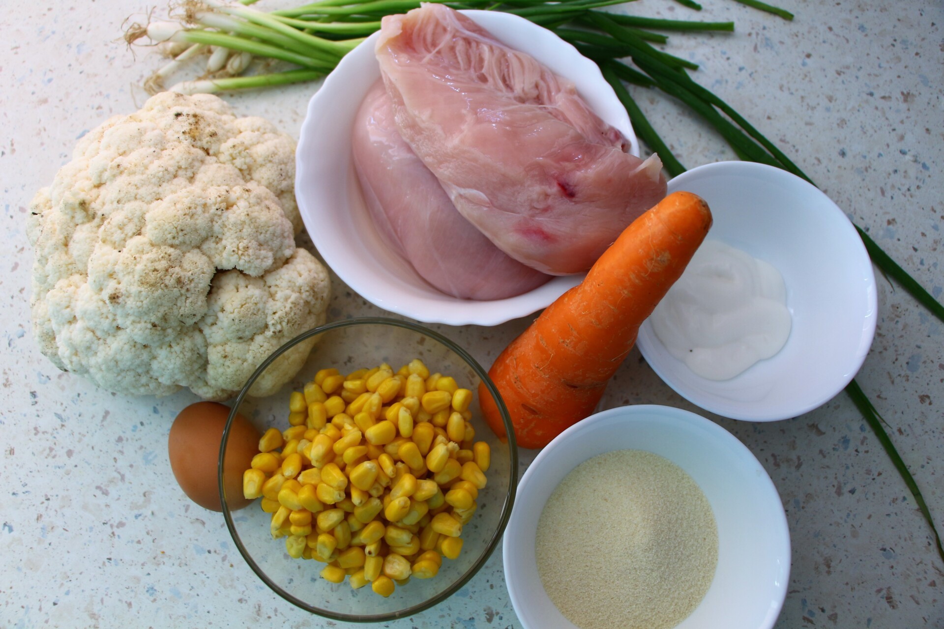 Ингредиенты Куриные котлеты с цветной капустой и кукурузой Фото ингредиенты Куриные котлеты с цветной капустой и кукурузой