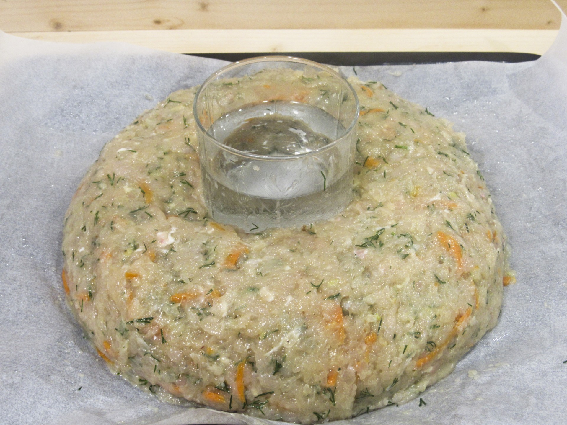 Шаг 12 приготовления Мясной пирог со слоеным тестом