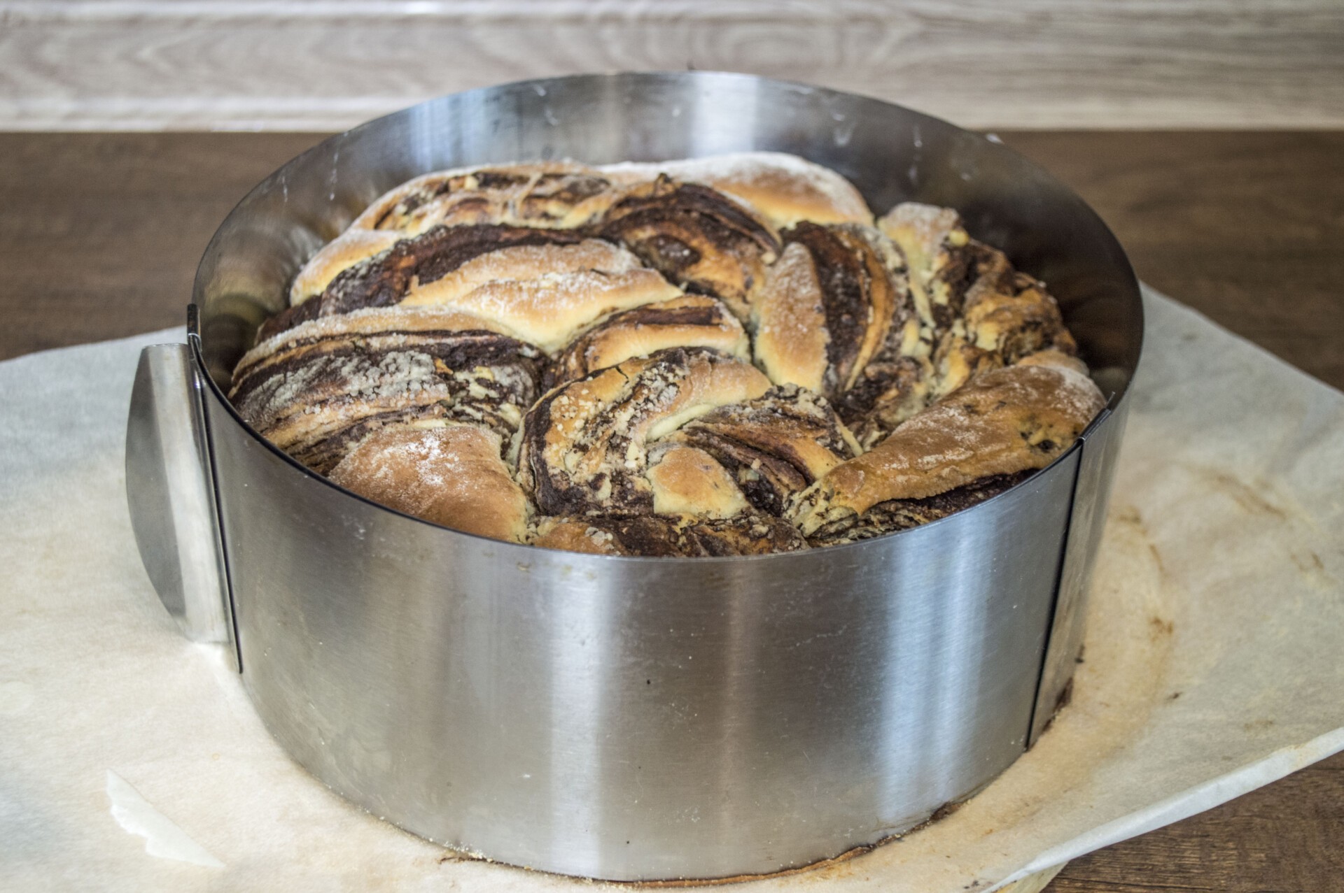 Шаг 13 приготовления Булка с шоколадом и орехами