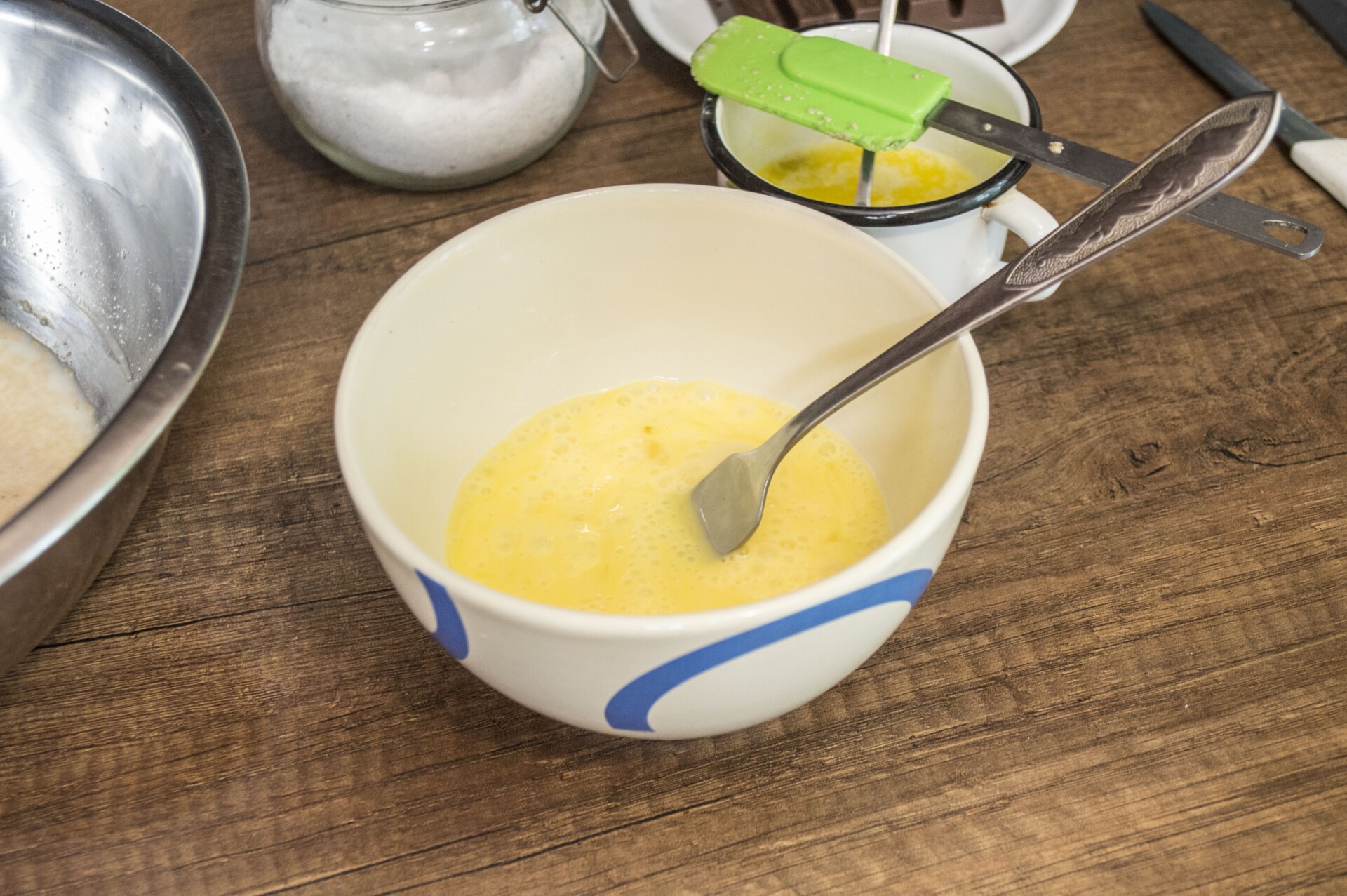 Шаг 2 приготовления Булка с шоколадом и орехами