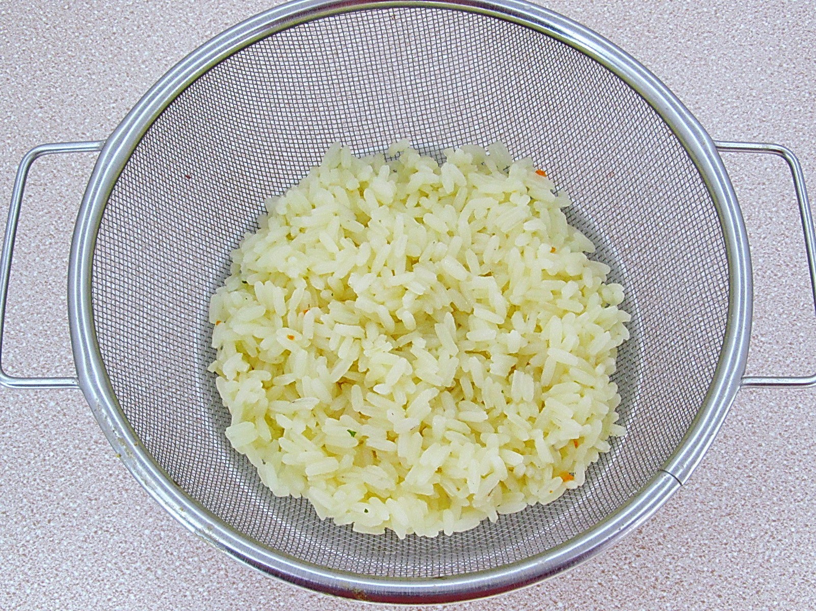 Шаг 1 приготовления Крабовый салат-торт с рисом и грибами
