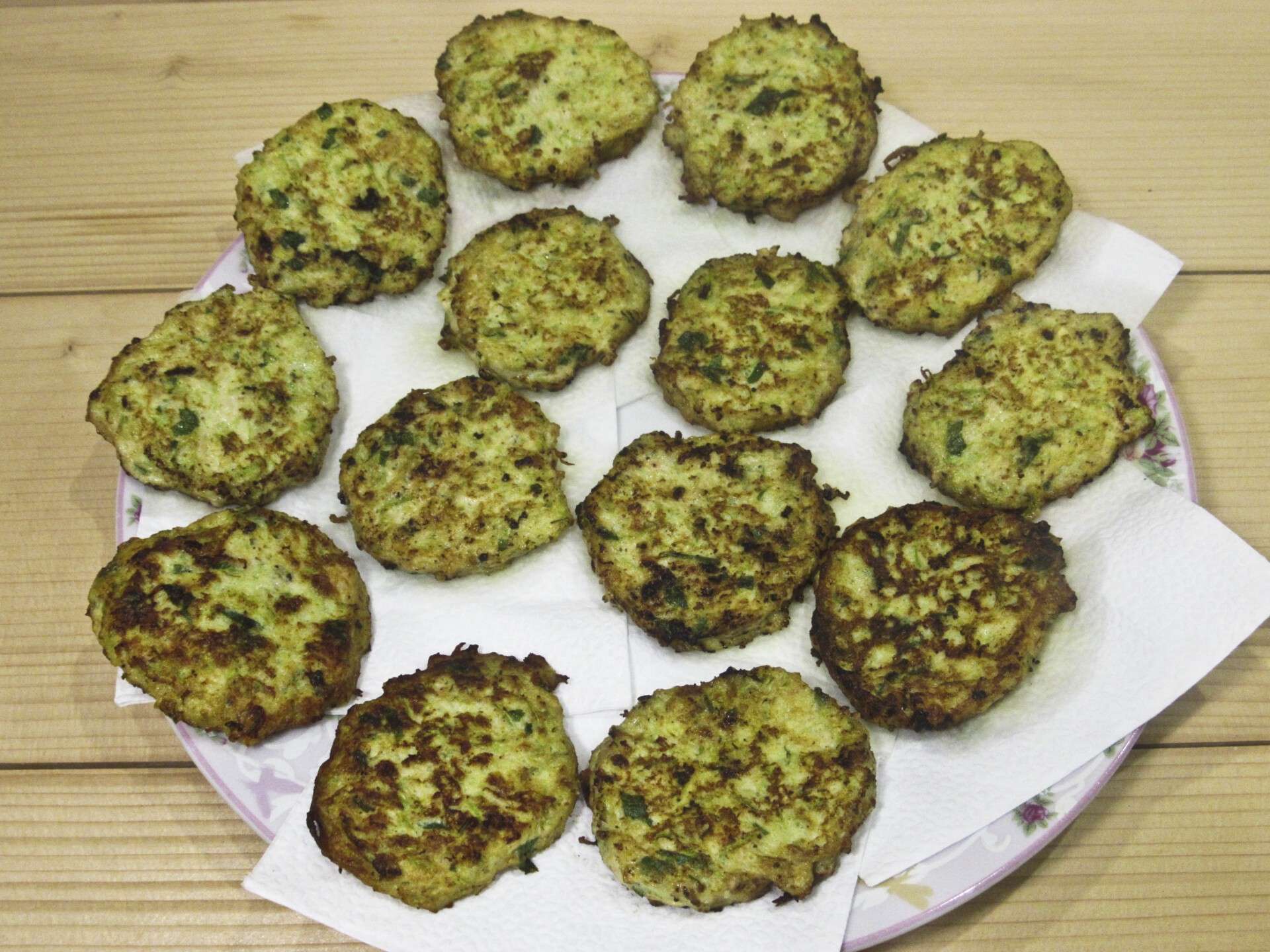 Шаг 10 приготовления Кабачковые оладьи с куриным фаршем