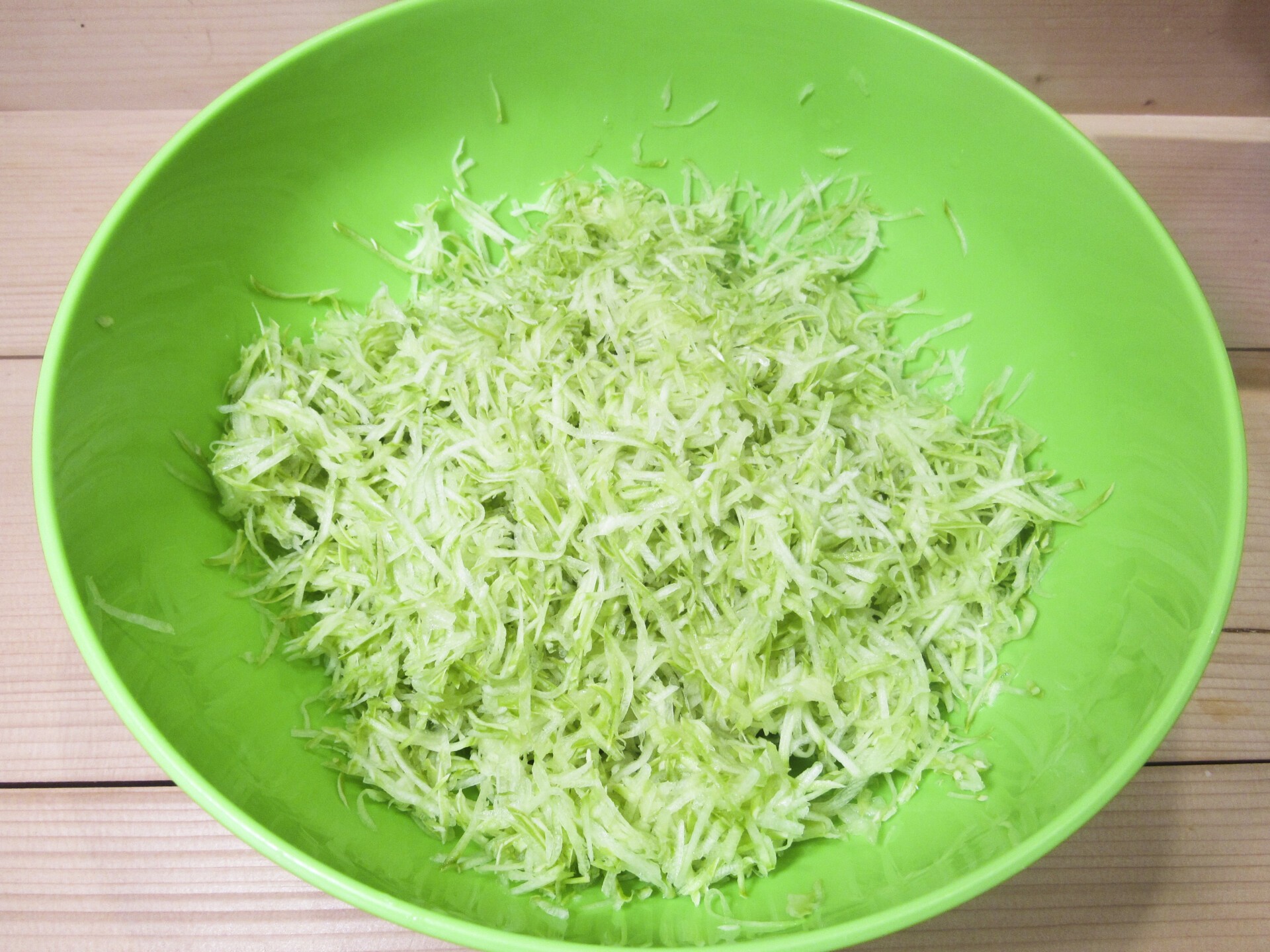 Шаг 2 приготовления Кабачковые оладьи с куриным фаршем