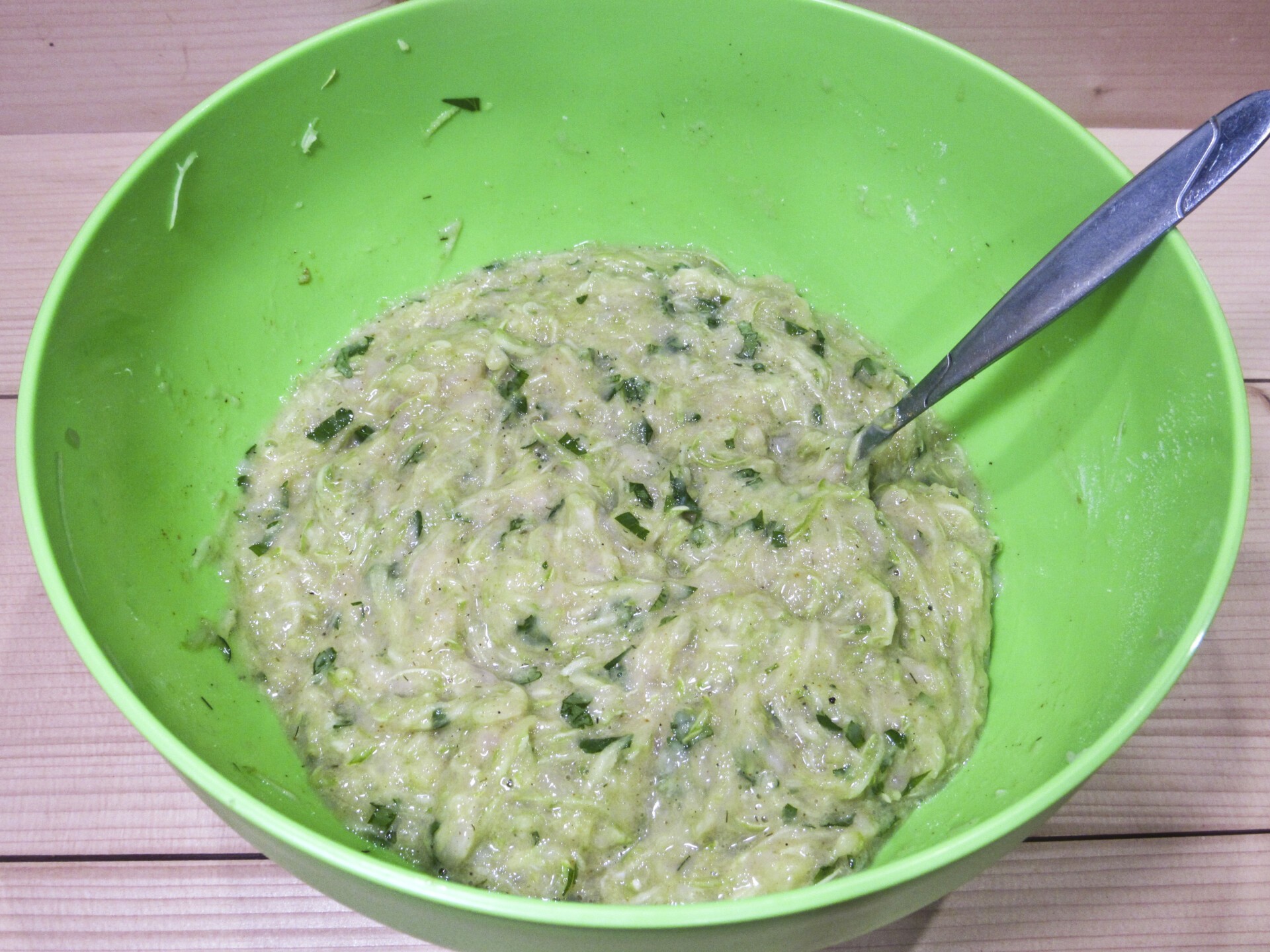 Шаг 7 приготовления Кабачковые оладьи с куриным фаршем