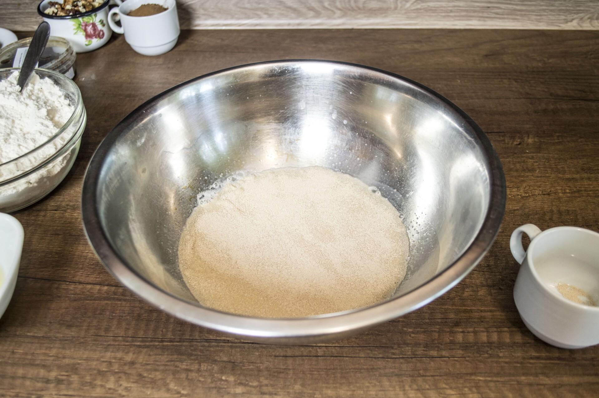 Шаг 1 приготовления Синнабон с шоколадом и орехами