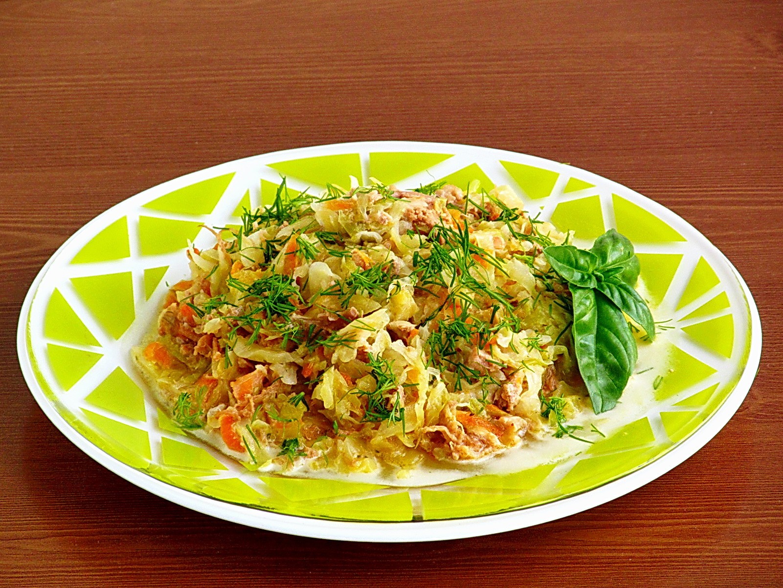 Шаг 13 приготовления Тушеная капуста с тушёнкой