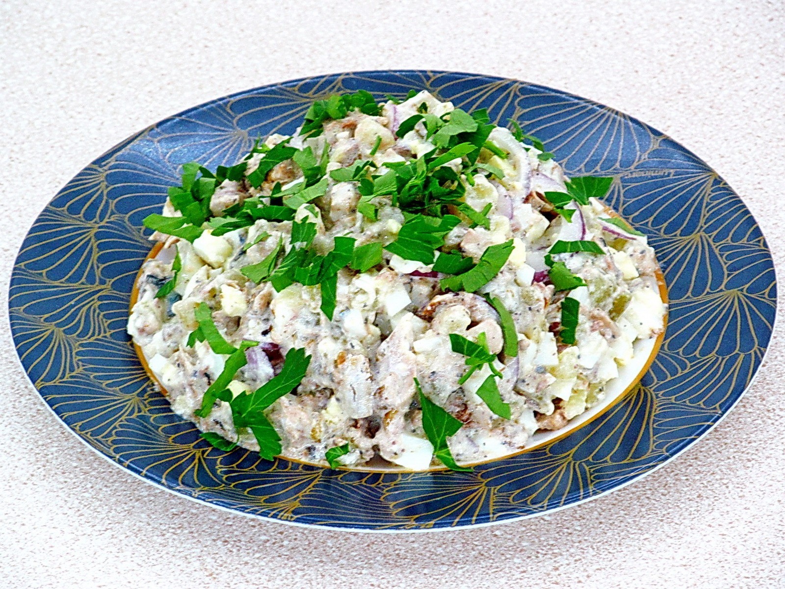 Шаг 7 приготовления Салат из сайры с яйцом и картошкой