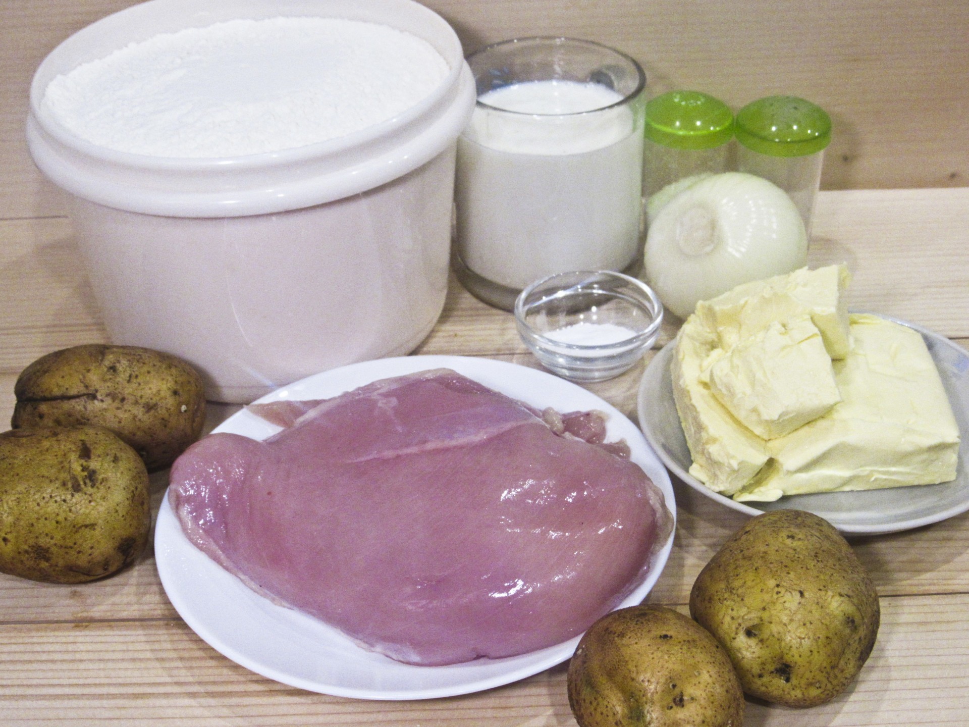 Ингредиенты Король-пирог с курицей и картошкой Фото ингредиенты Король-пирог с курицей и картошкой