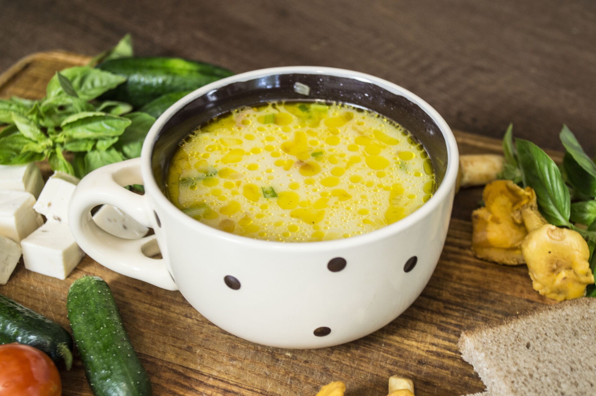 Обложка рецепта Сырный суп с лисичками и курицей