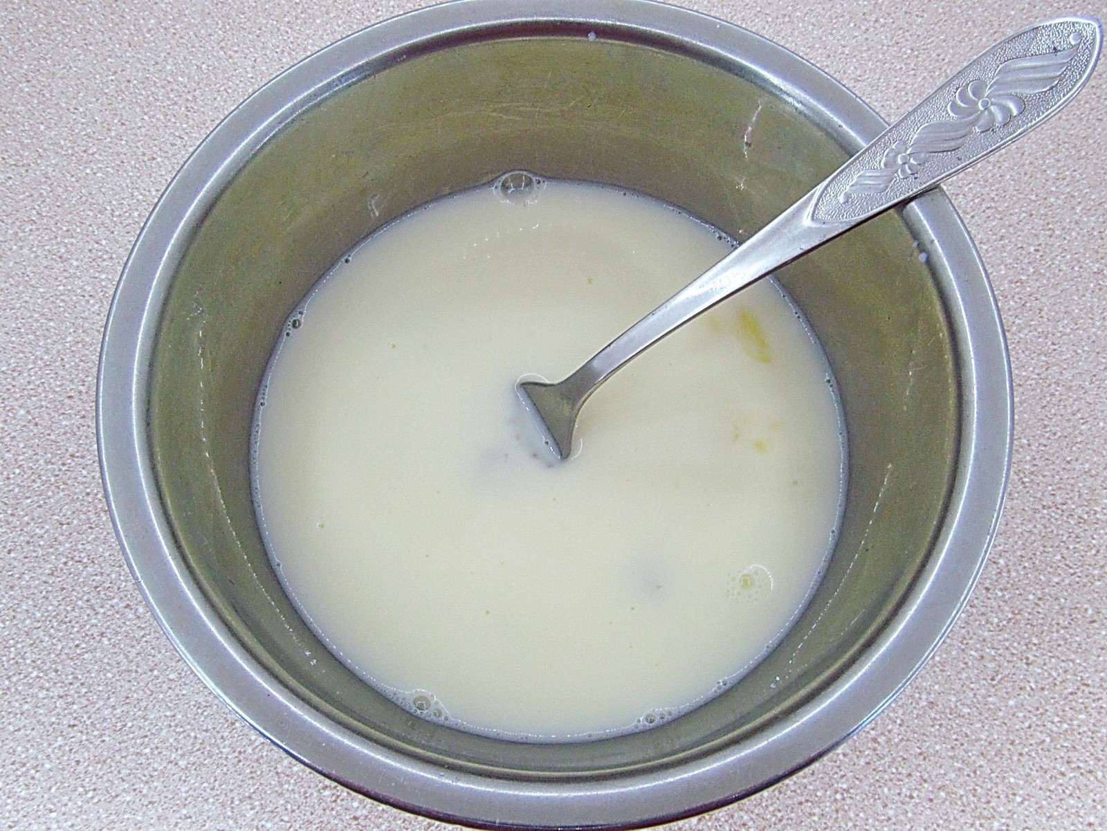 Шаг 8 приготовления Омлет с сосисками и помидорами