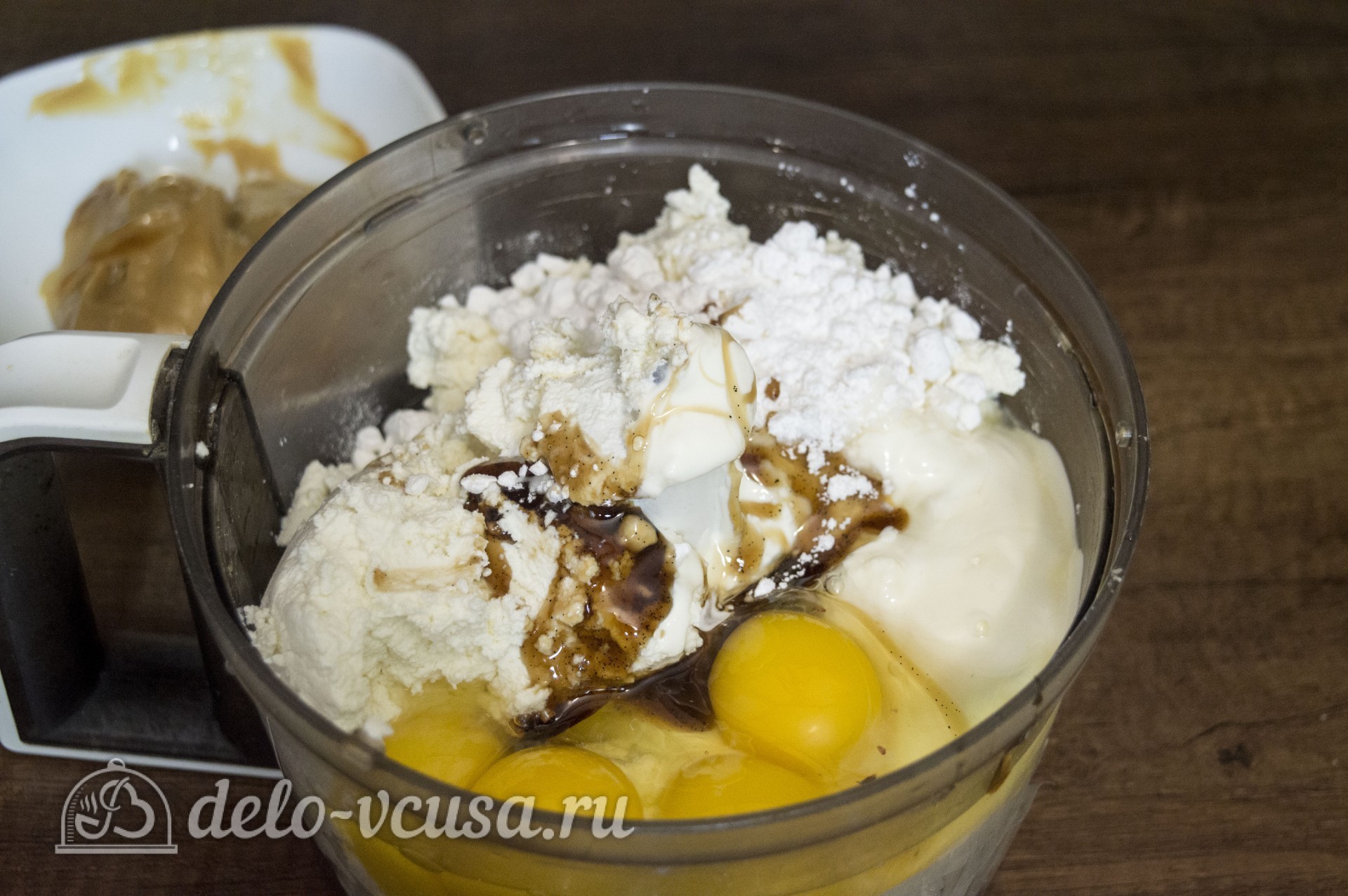 Шаг 3 приготовления Чизкейк Дульче де Лече (Dulce de Leche)