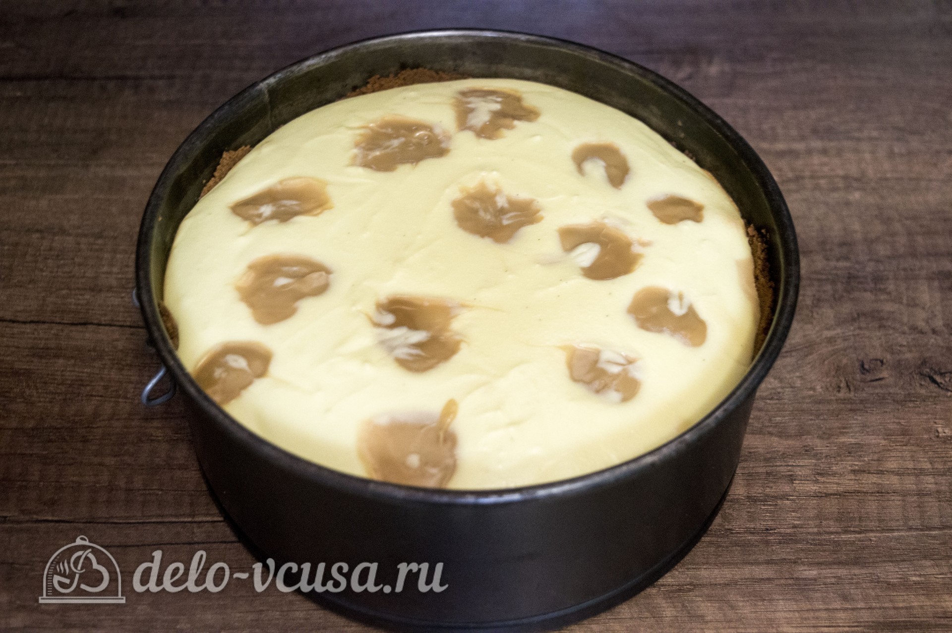 Шаг 6 приготовления Чизкейк Дульче де Лече (Dulce de Leche)