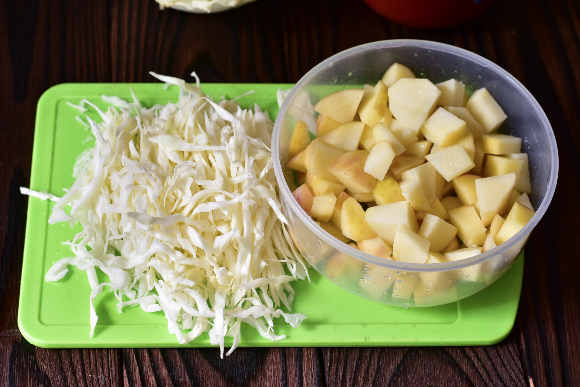 Шаг 2 приготовления Борщ с курицей без свеклы