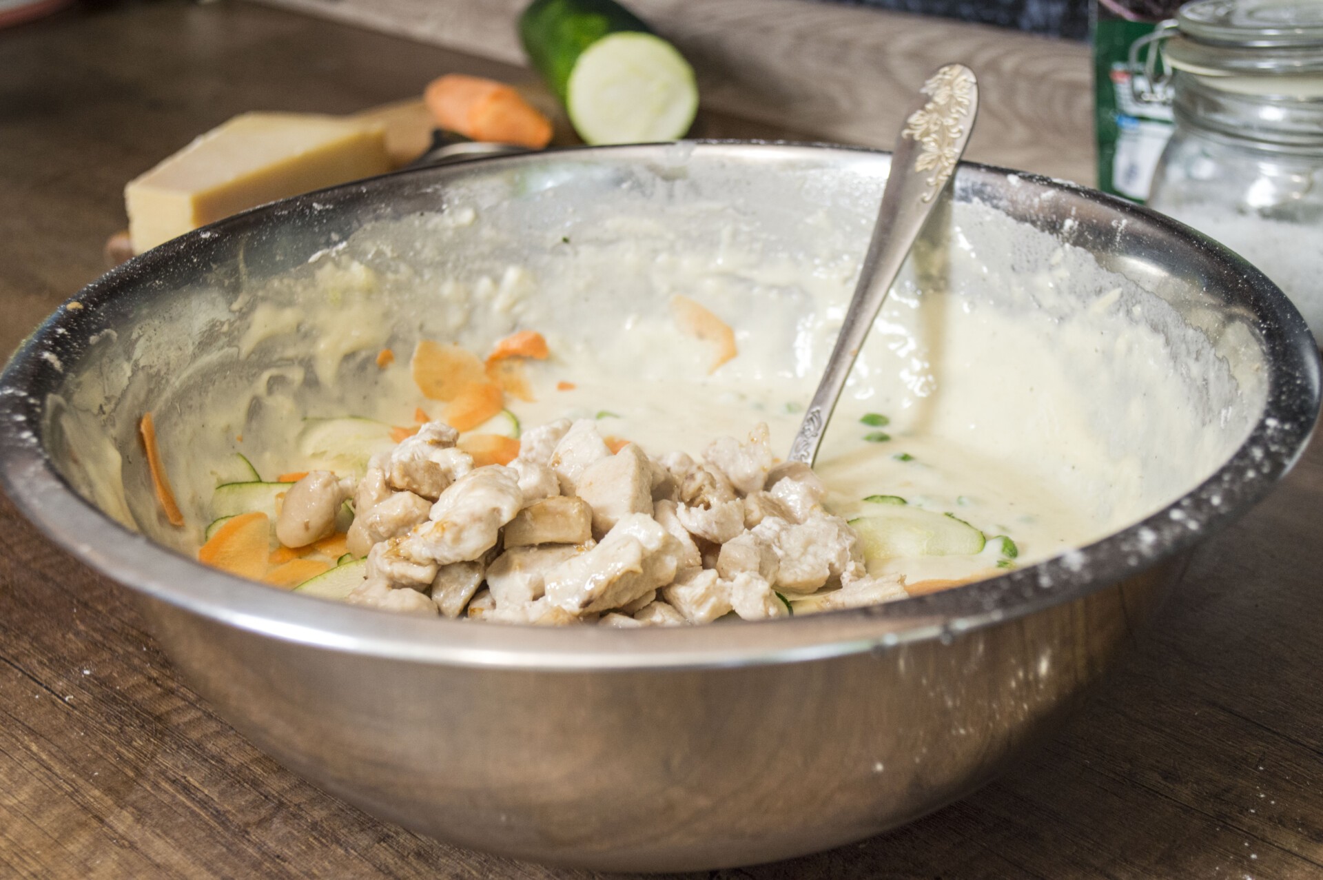 Шаг 3 приготовления Заливной пирог с курицей и кабачками