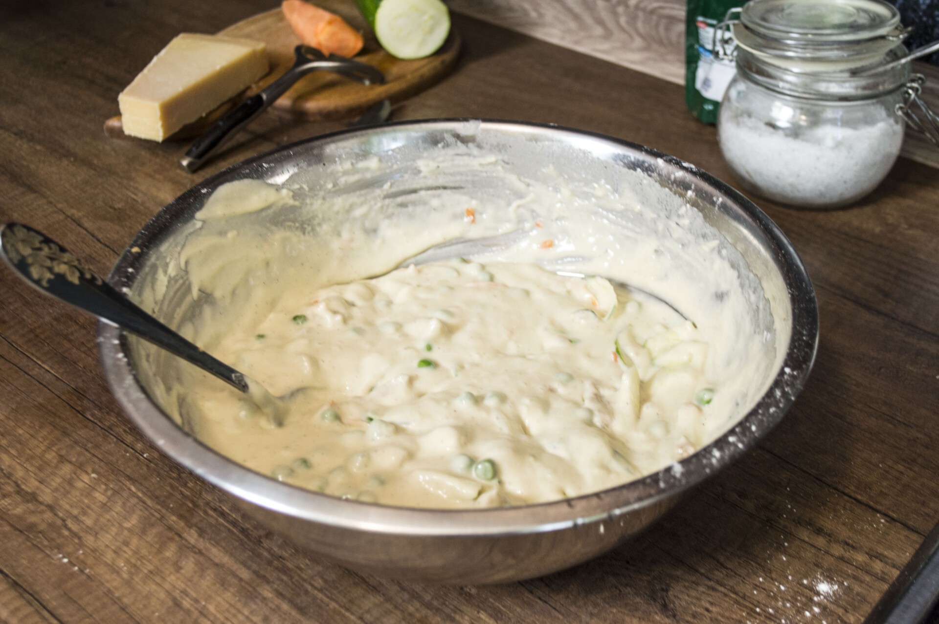 Шаг 4 приготовления Заливной пирог с курицей и кабачками