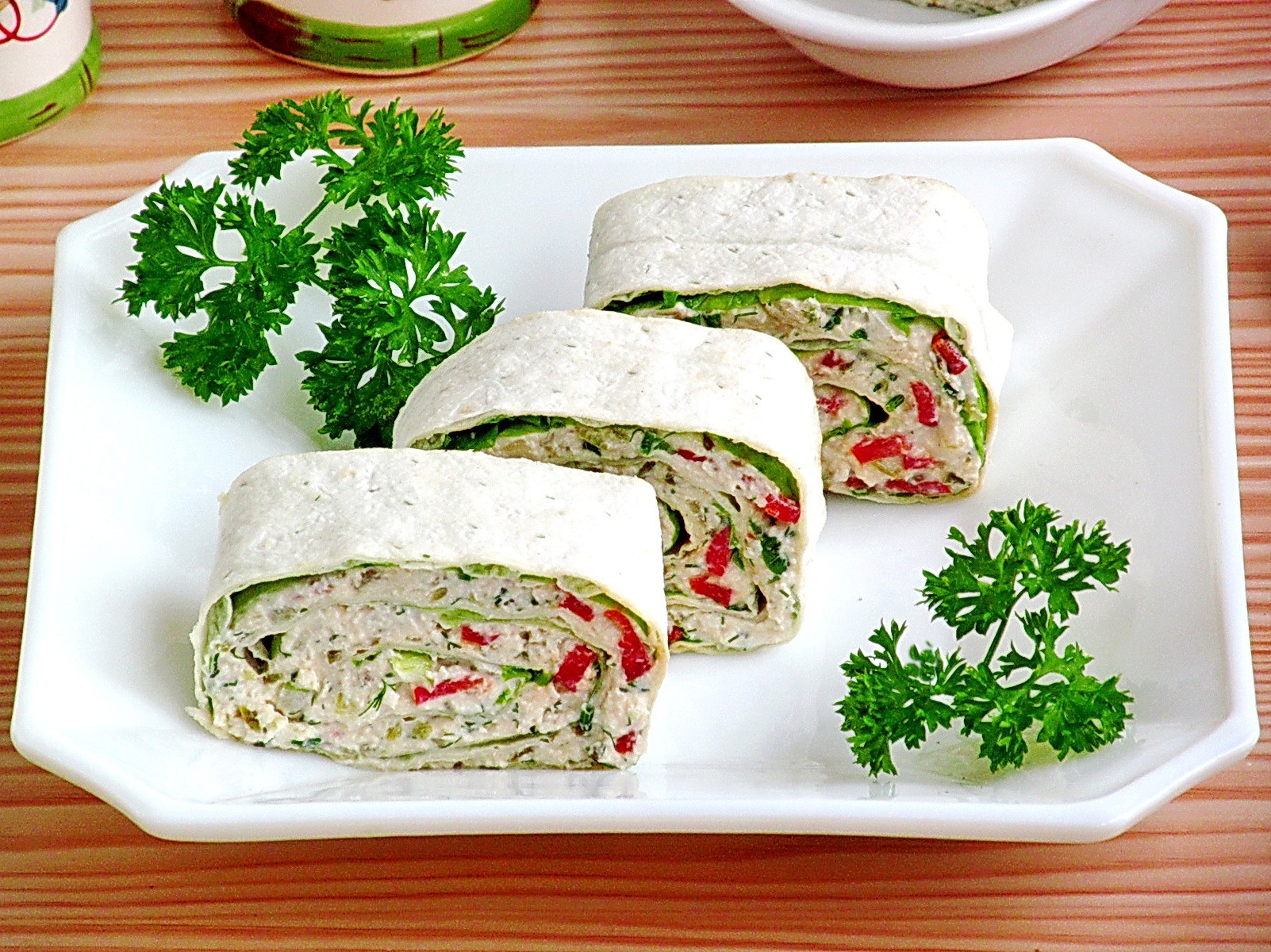 Обложка рецепта Рулет из лаваша с курицей и овощами