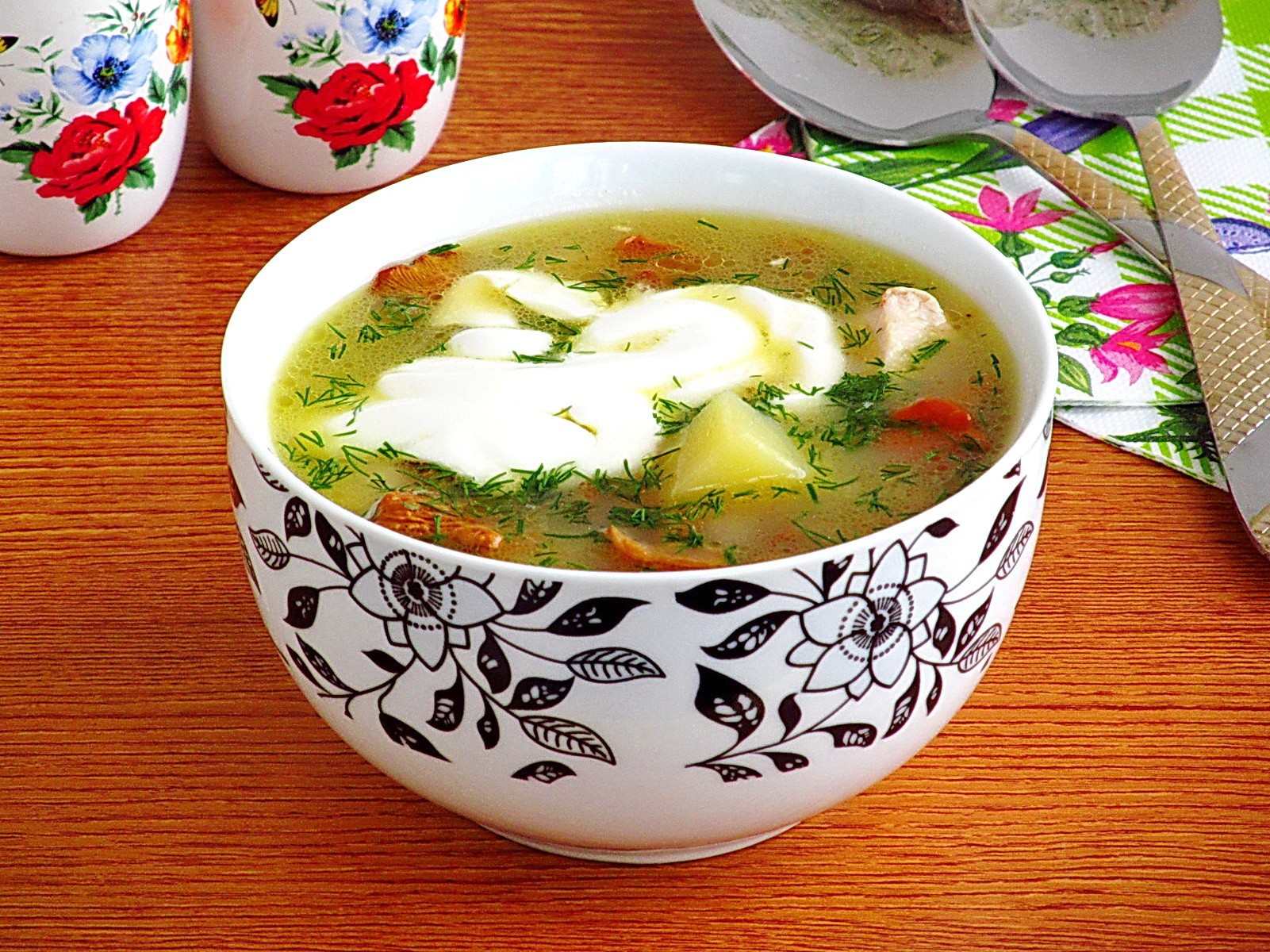 Обложка рецепта Суп с лисичками и курицей