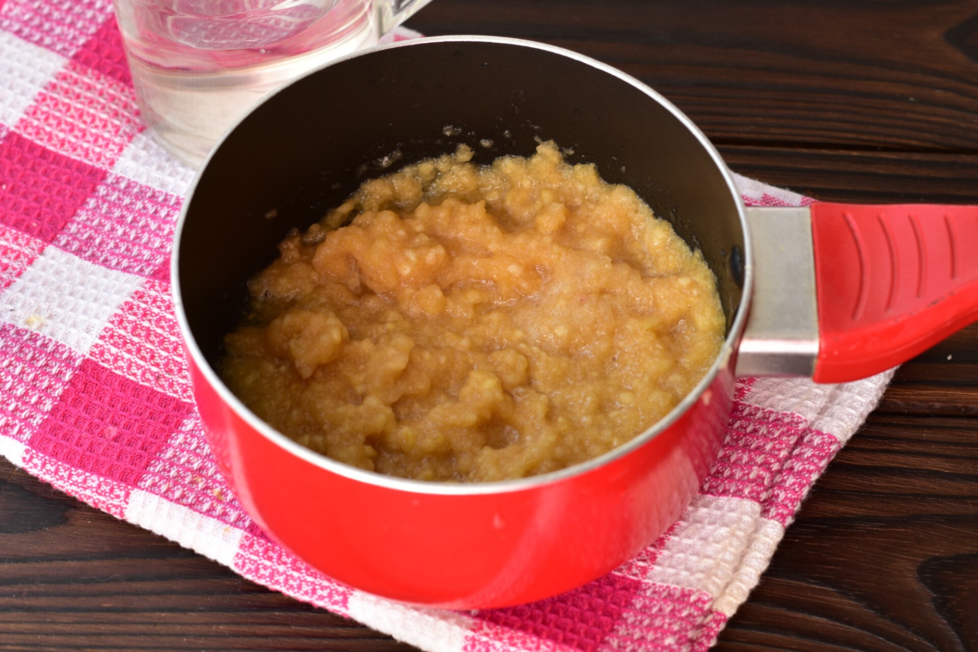 Шаг 4 приготовления Повидло из яблок через мясорубку