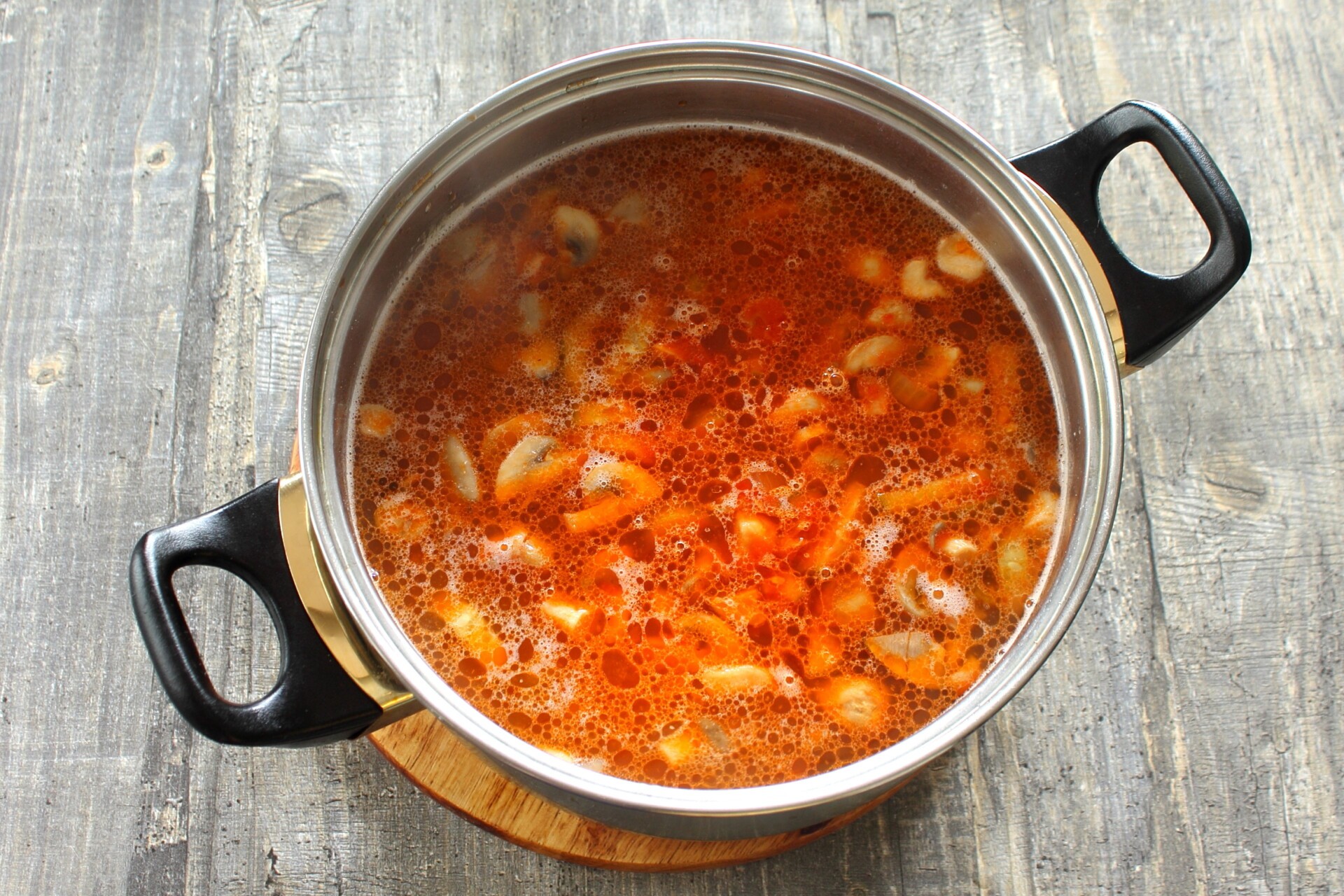 Шаг 6 приготовления Солянка с грибами и картошкой