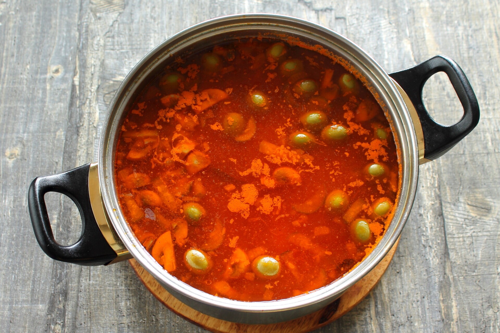 Шаг 7 приготовления Солянка с грибами и картошкой