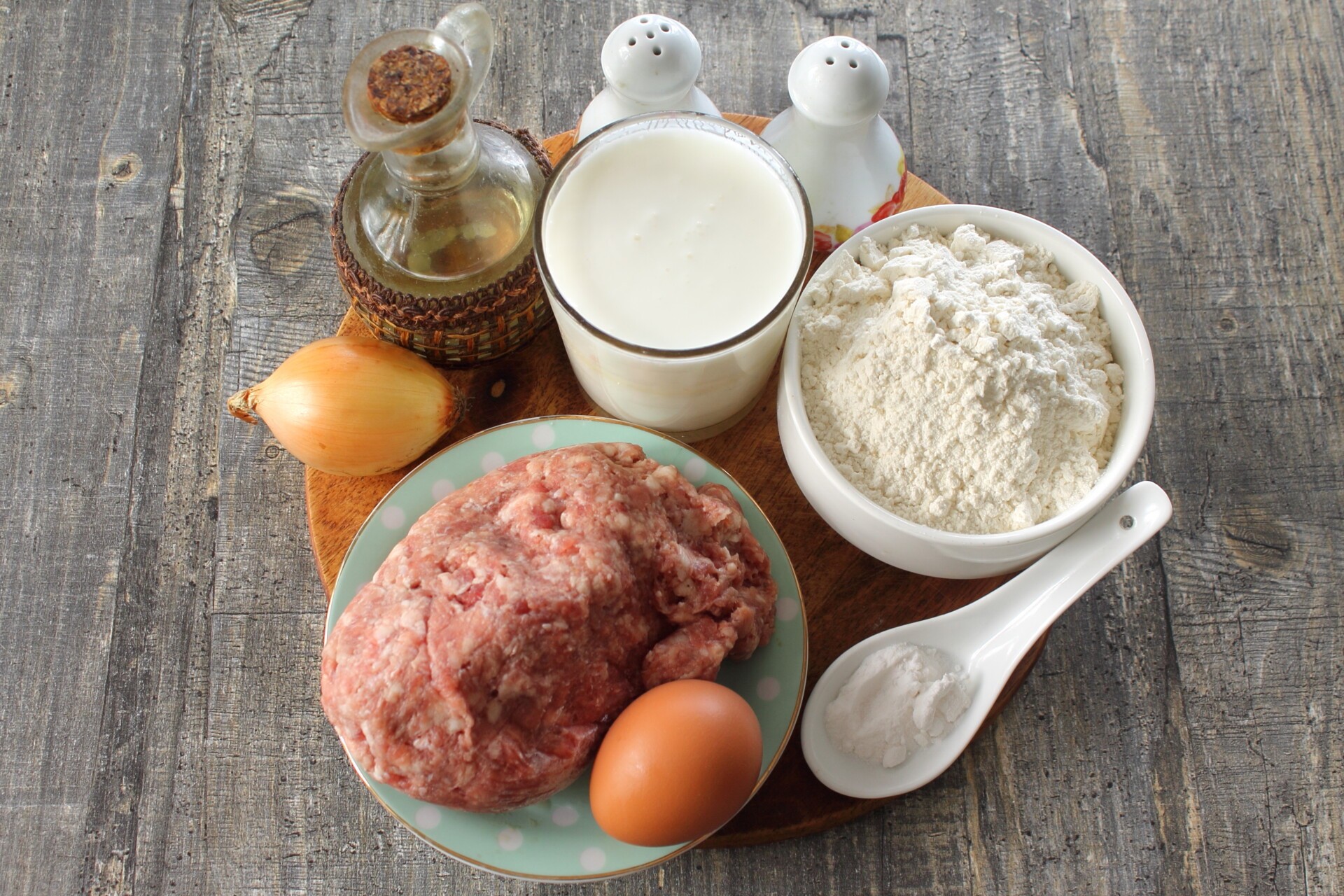 Ингредиенты Сочные беляши с мясом на кефире Фото ингредиенты Сочные беляши с мясом на кефире