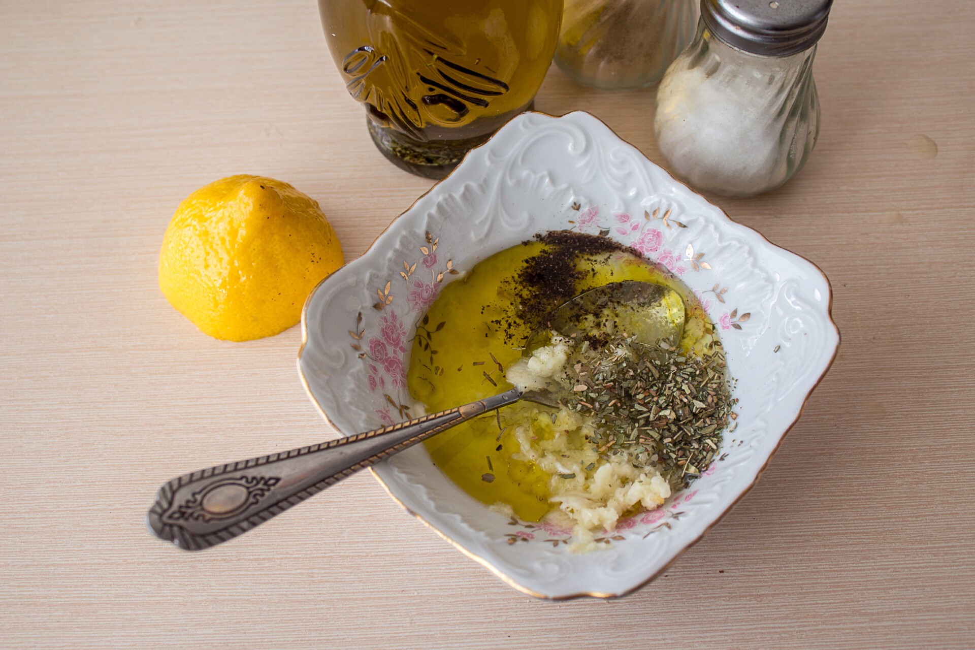 Шаг 4 приготовления Салат из брокколи с перцем и кукурузой