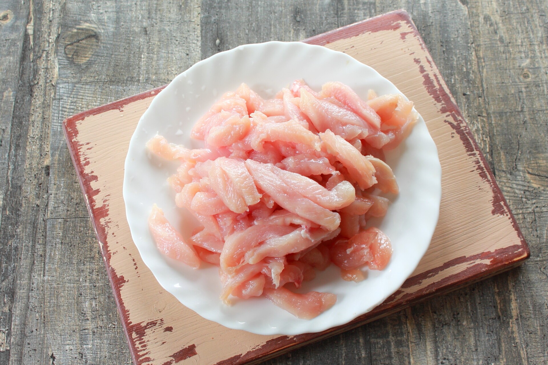 Шаг 1 приготовления Салат с баклажанами и курицей