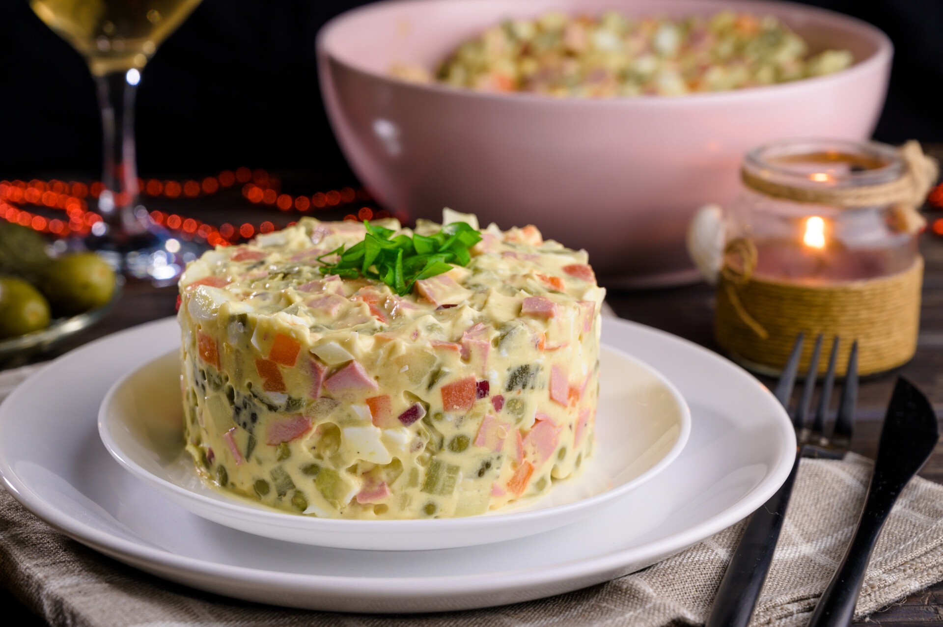 Обложка рецепта Оливье с колбасой и маринованными огурцами