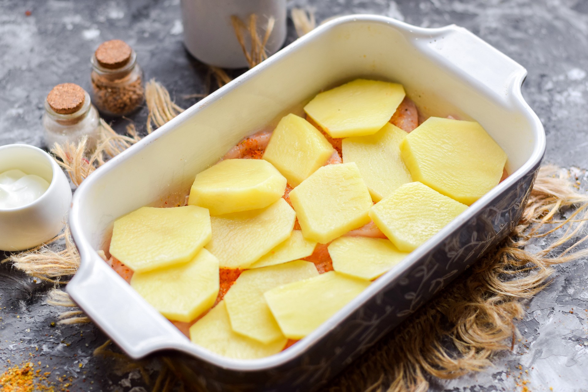 Шаг 3 приготовления Куриная грудка "под шубой" с картошкой