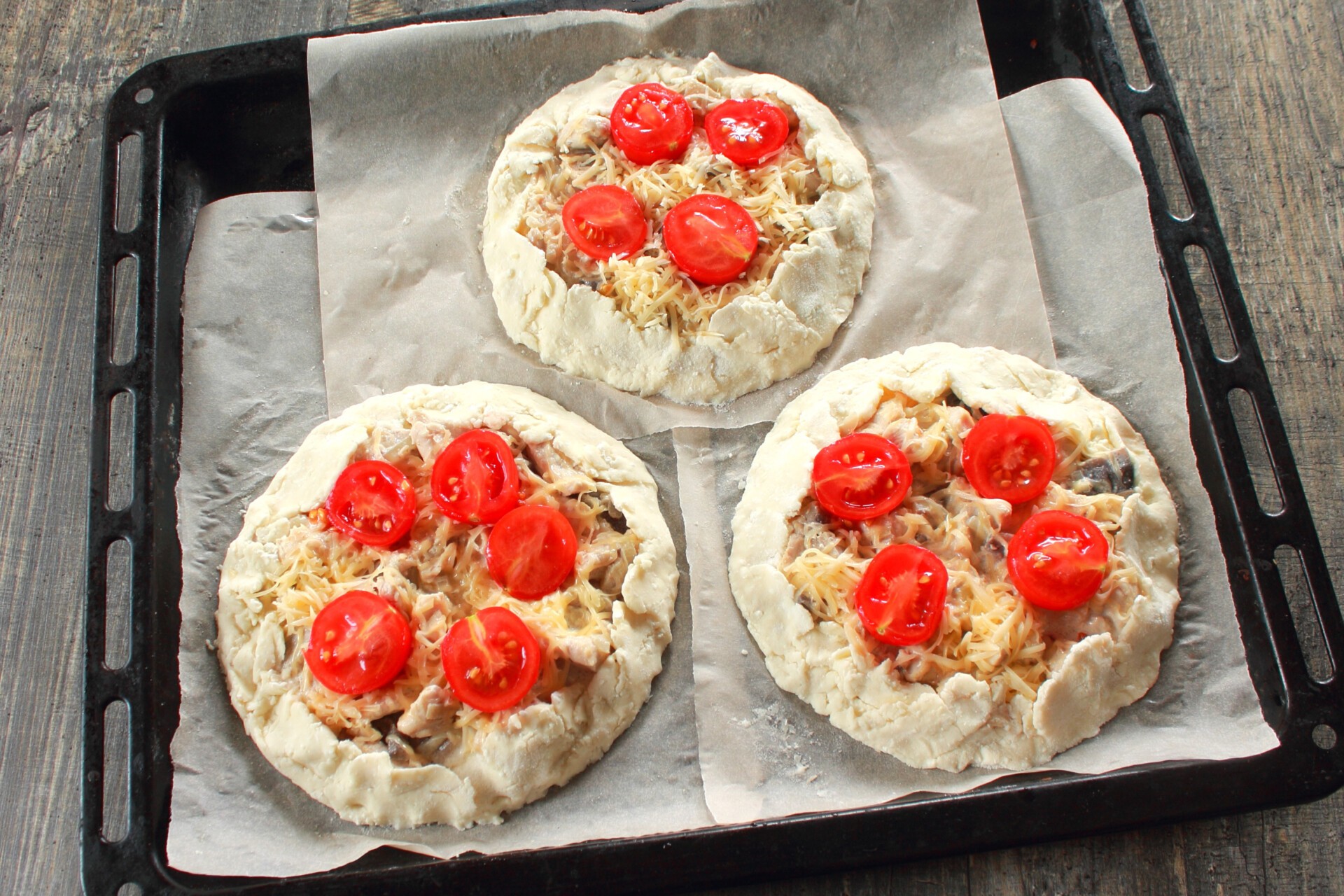 Шаг 12 приготовления Галета с курицей и грибами