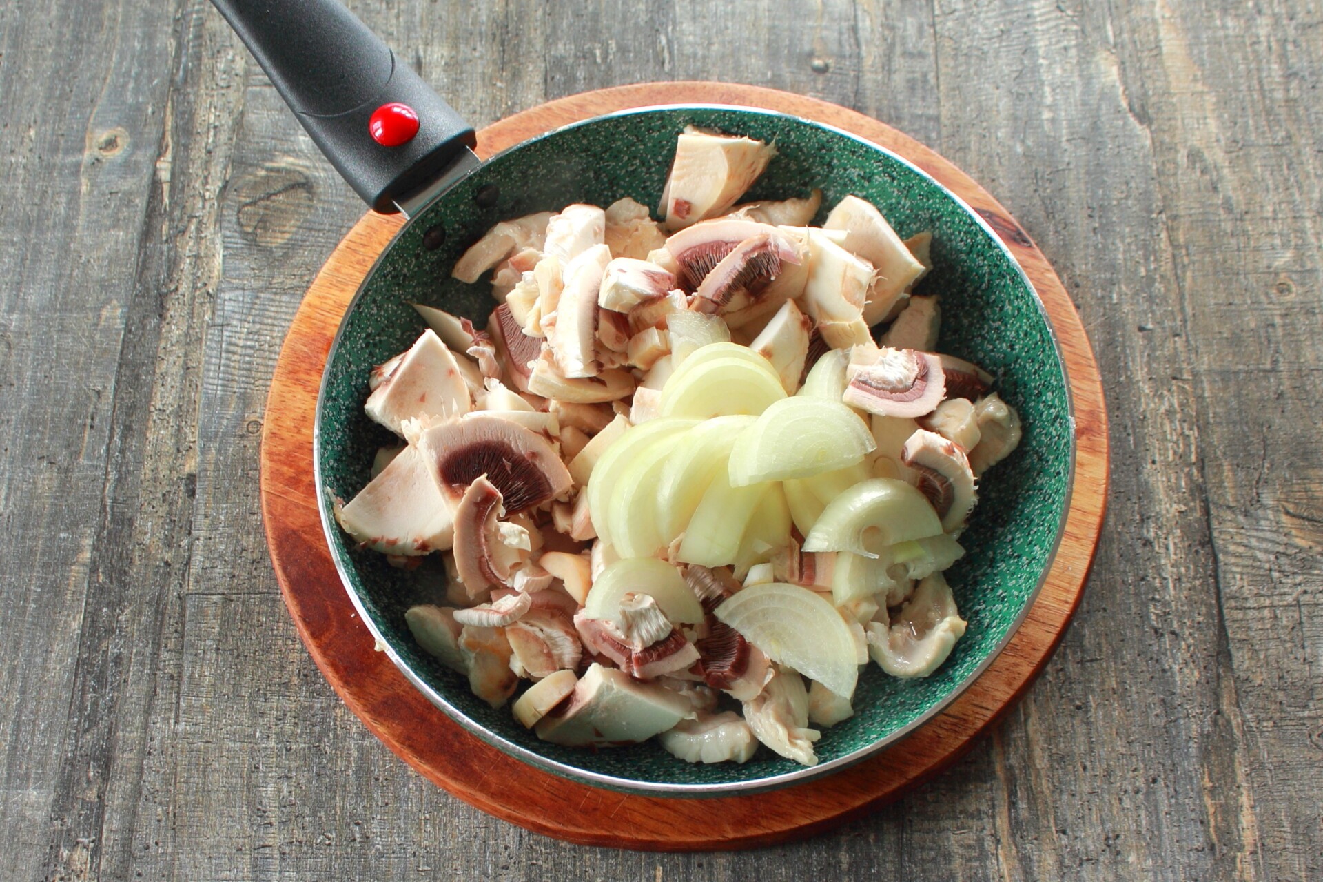 Шаг 5 приготовления Галета с курицей и грибами
