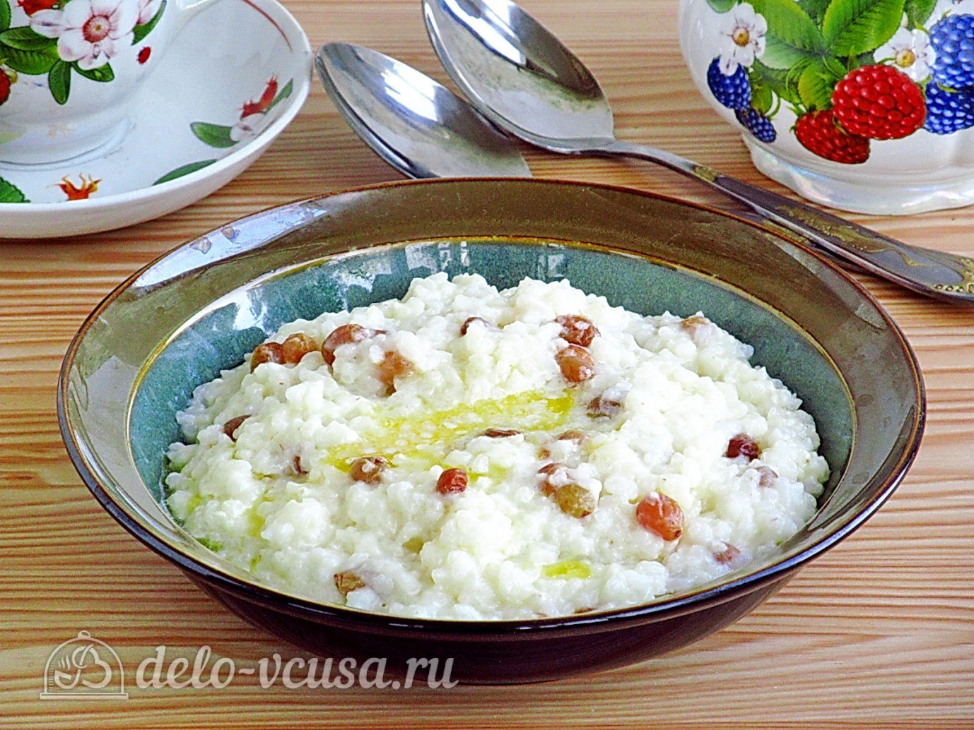 Обложка рецепта Рисовая каша на молоке с изюмом