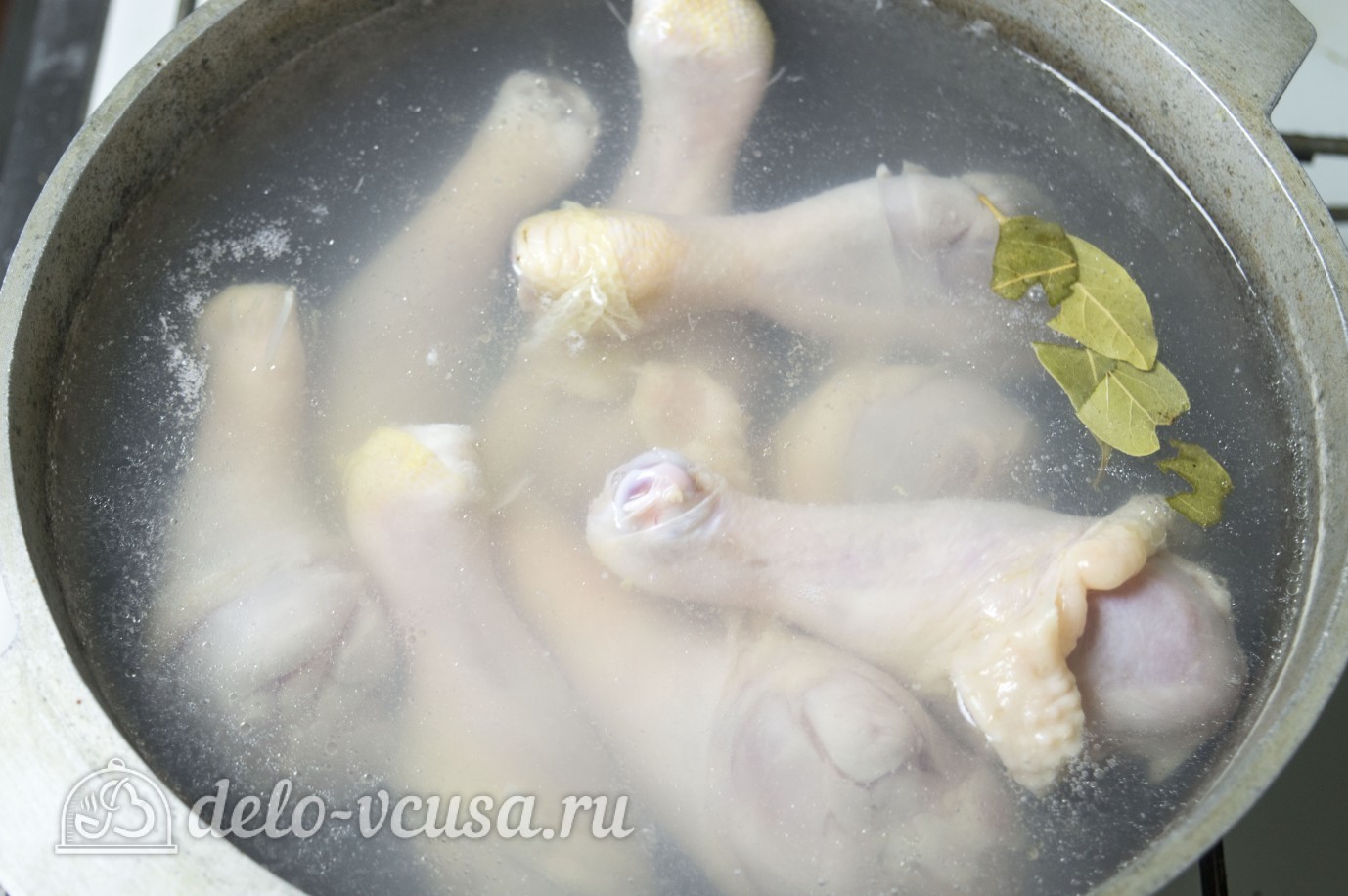 Шаг 4 приготовления Рис с куриными ножками в духовке