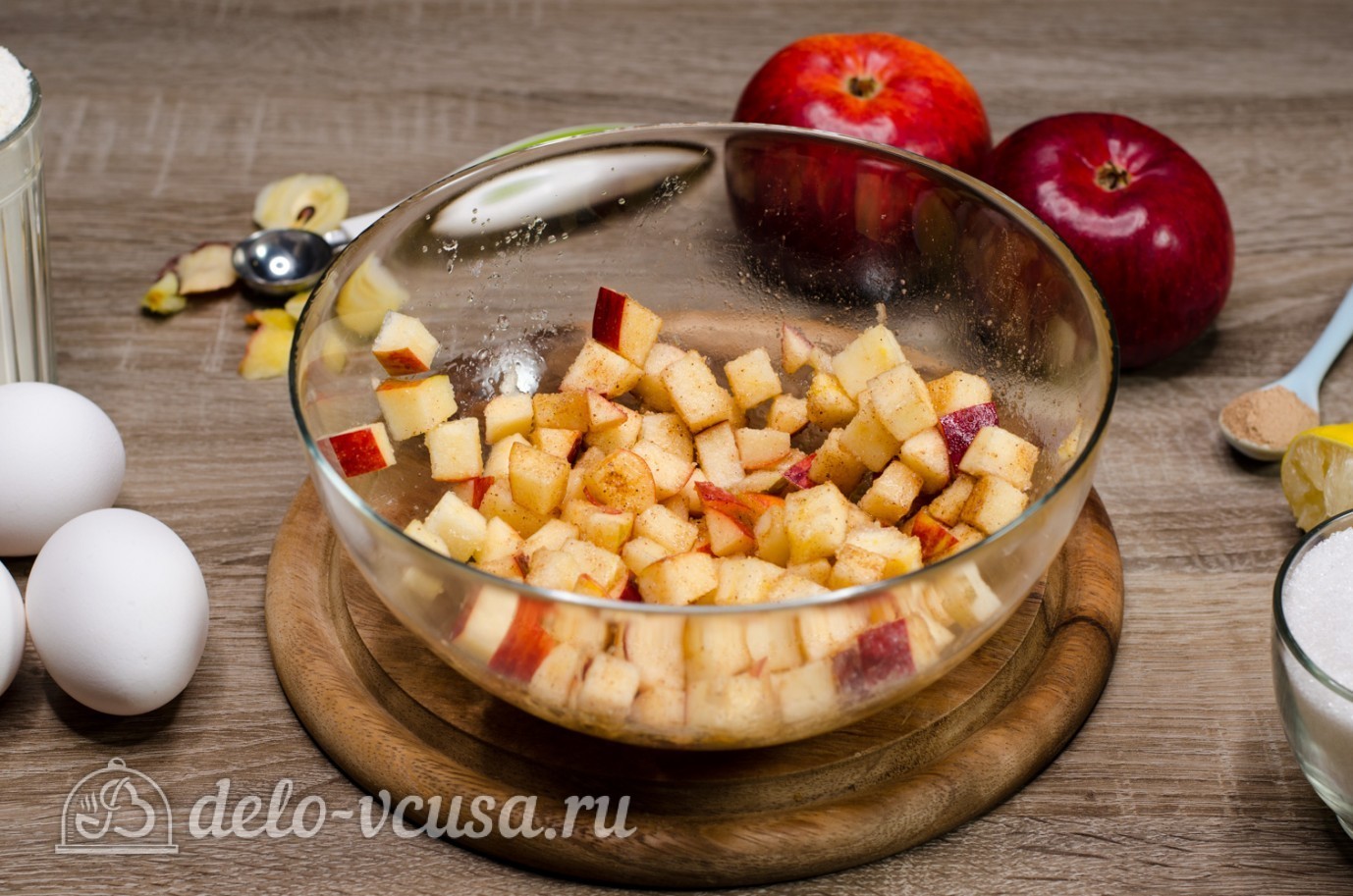 Шаг 3 приготовления Шарлотка с розами из яблок