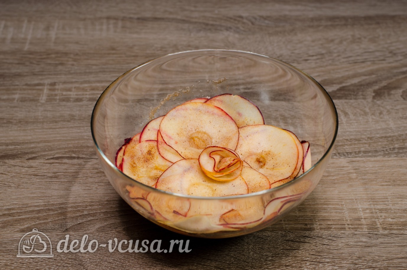 Шаг 6 приготовления Шарлотка с розами из яблок