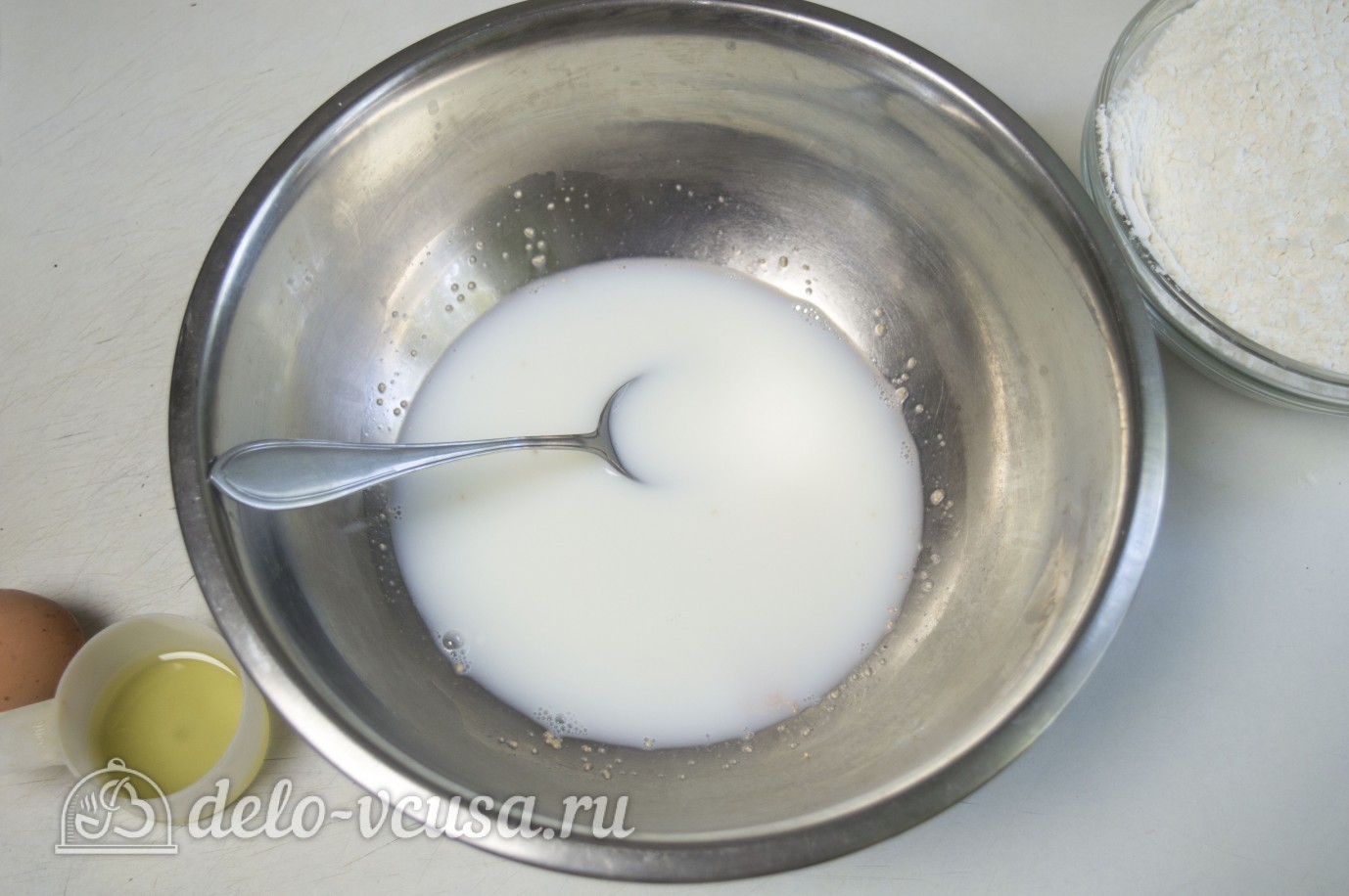 Шаг 1 приготовления Дрожжевые булочки с колбасой и сыром