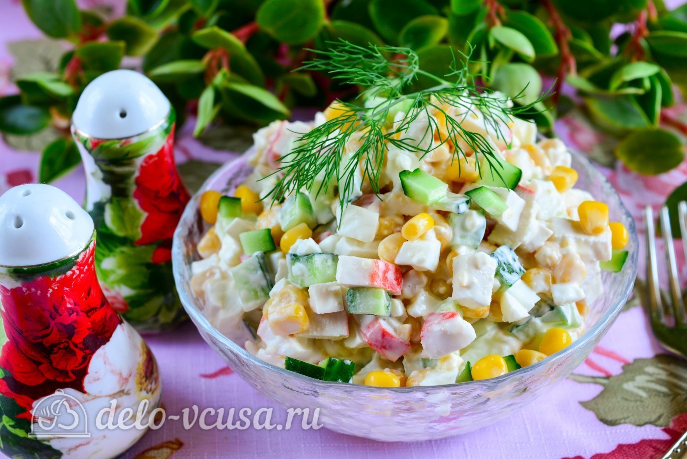 Обложка рецепта Салат с крабовыми палочками, кукурузой и огурцом